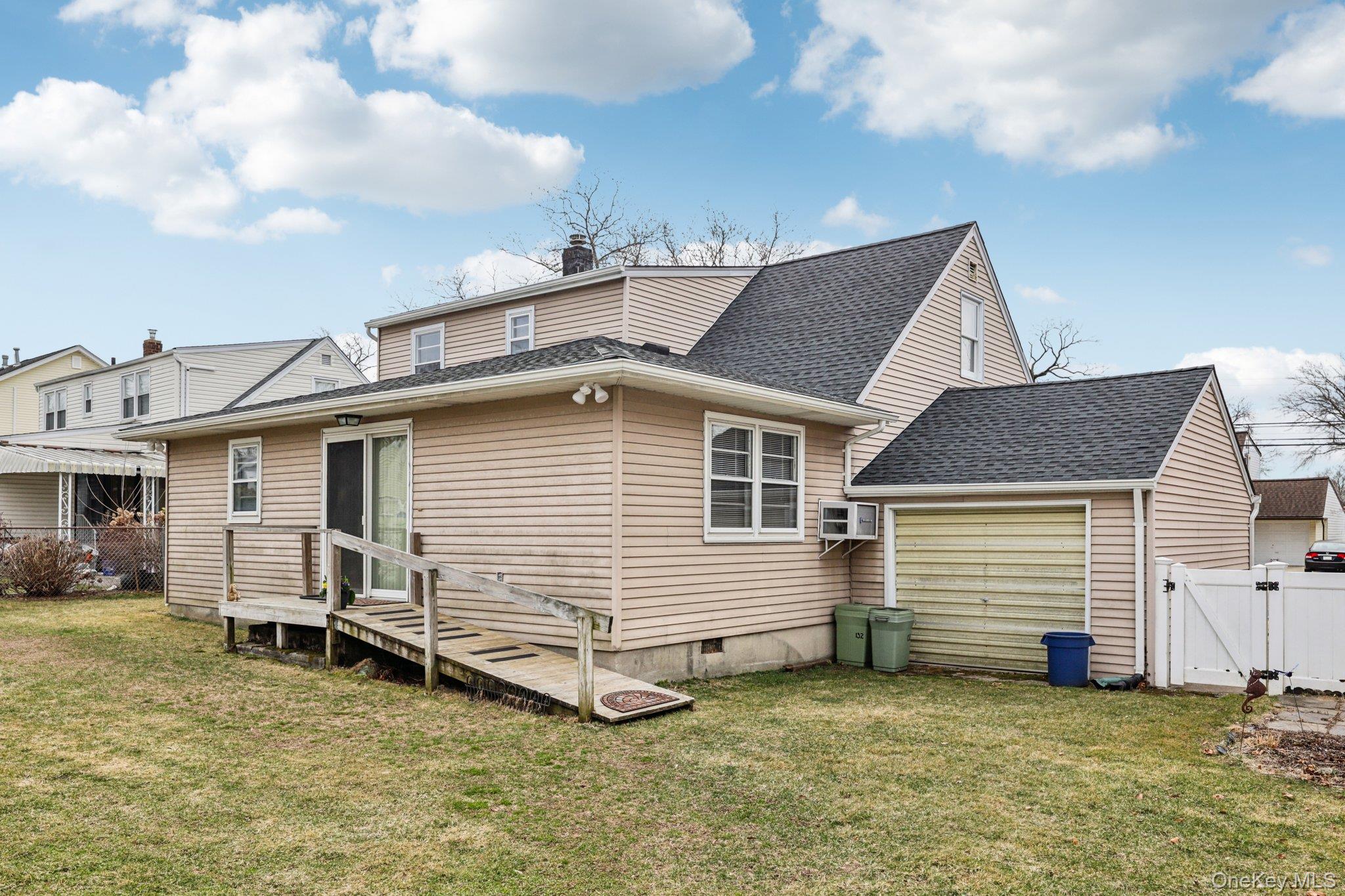 132 Albertson Parkway, Albertson, NY 11507