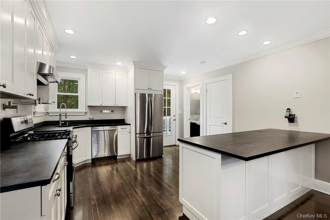 48 Rossmore Avenue, Bronxville, NY 10708