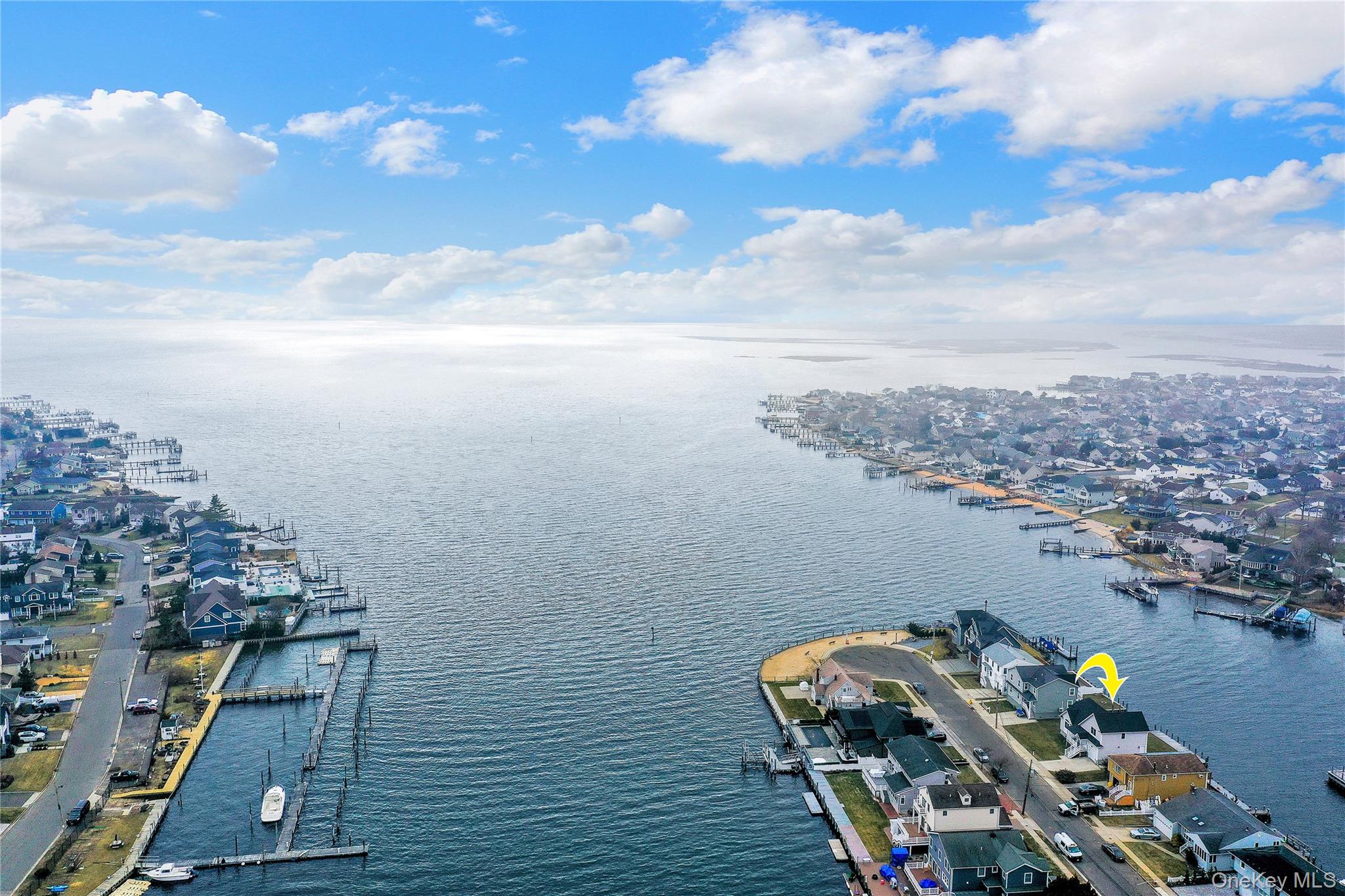 10 Beach Road, Massapequa, NY 11758