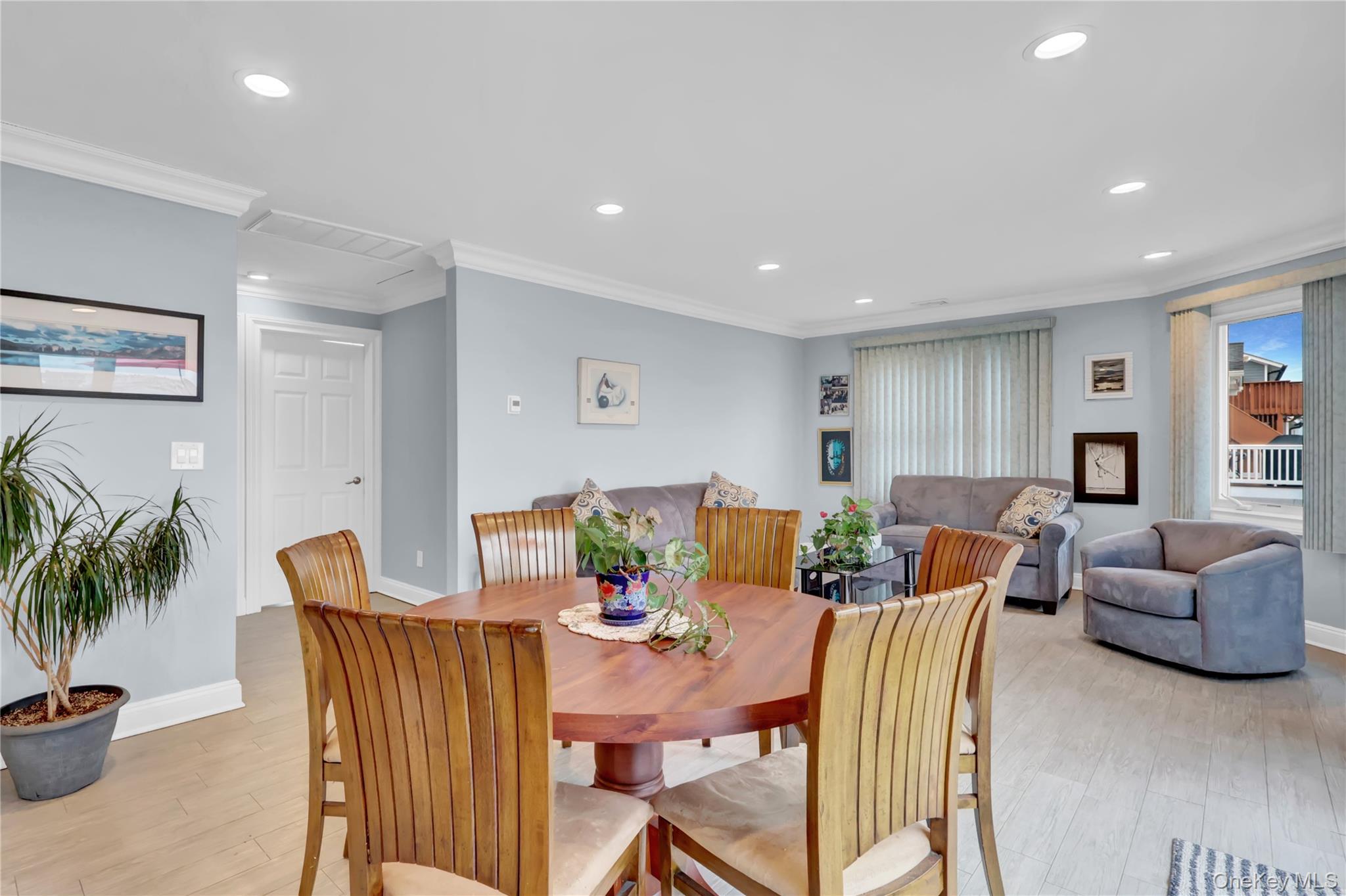 10 Beach Road, Massapequa, NY 11758