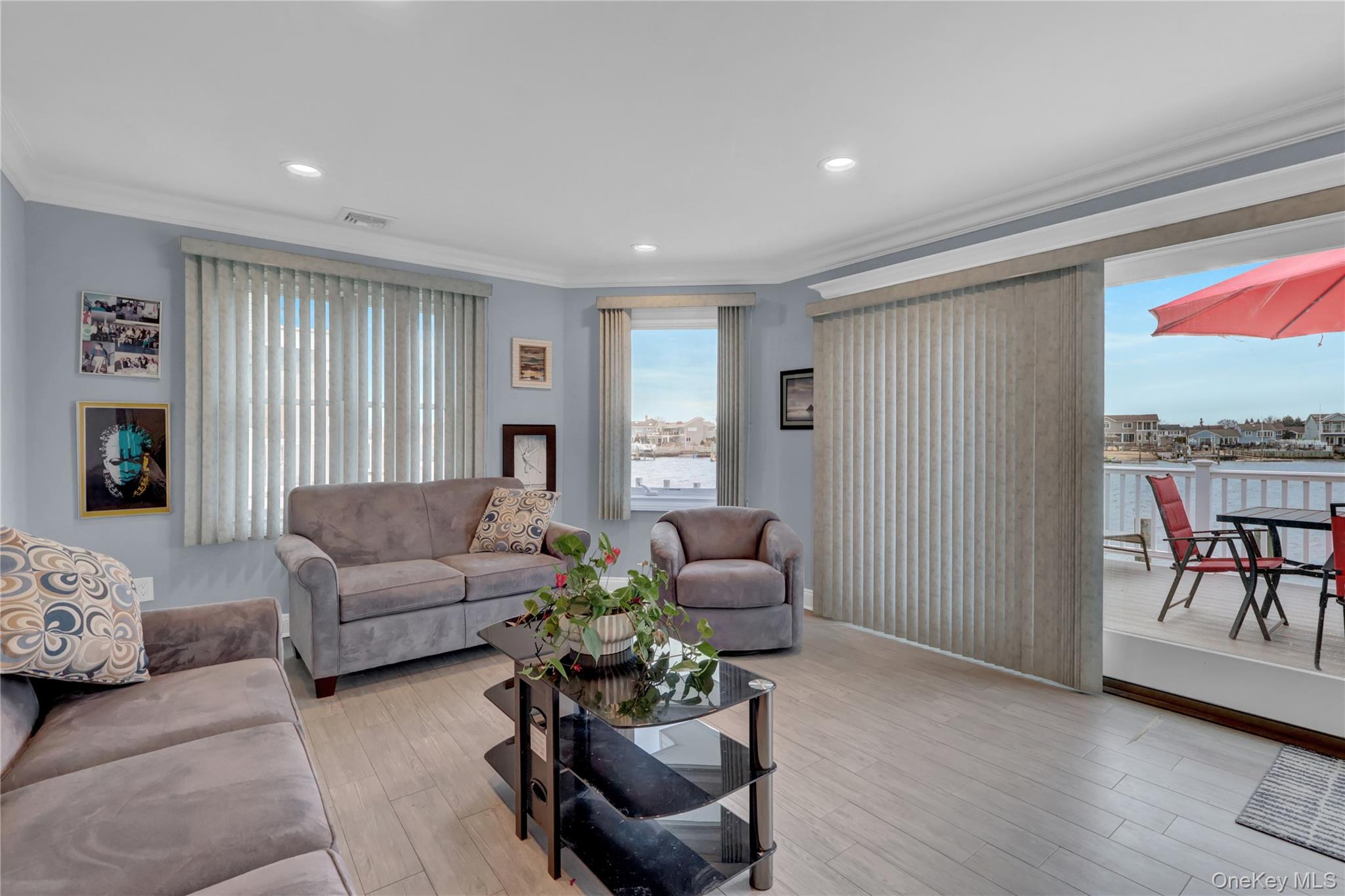 10 Beach Road, Massapequa, NY 11758