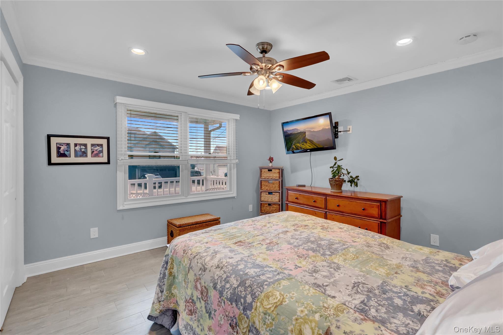 10 Beach Road, Massapequa, NY 11758