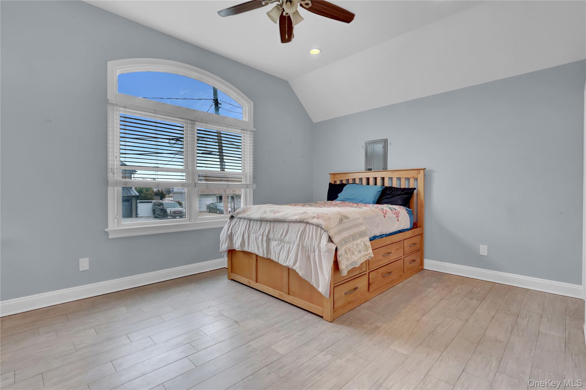 10 Beach Road, Massapequa, NY 11758