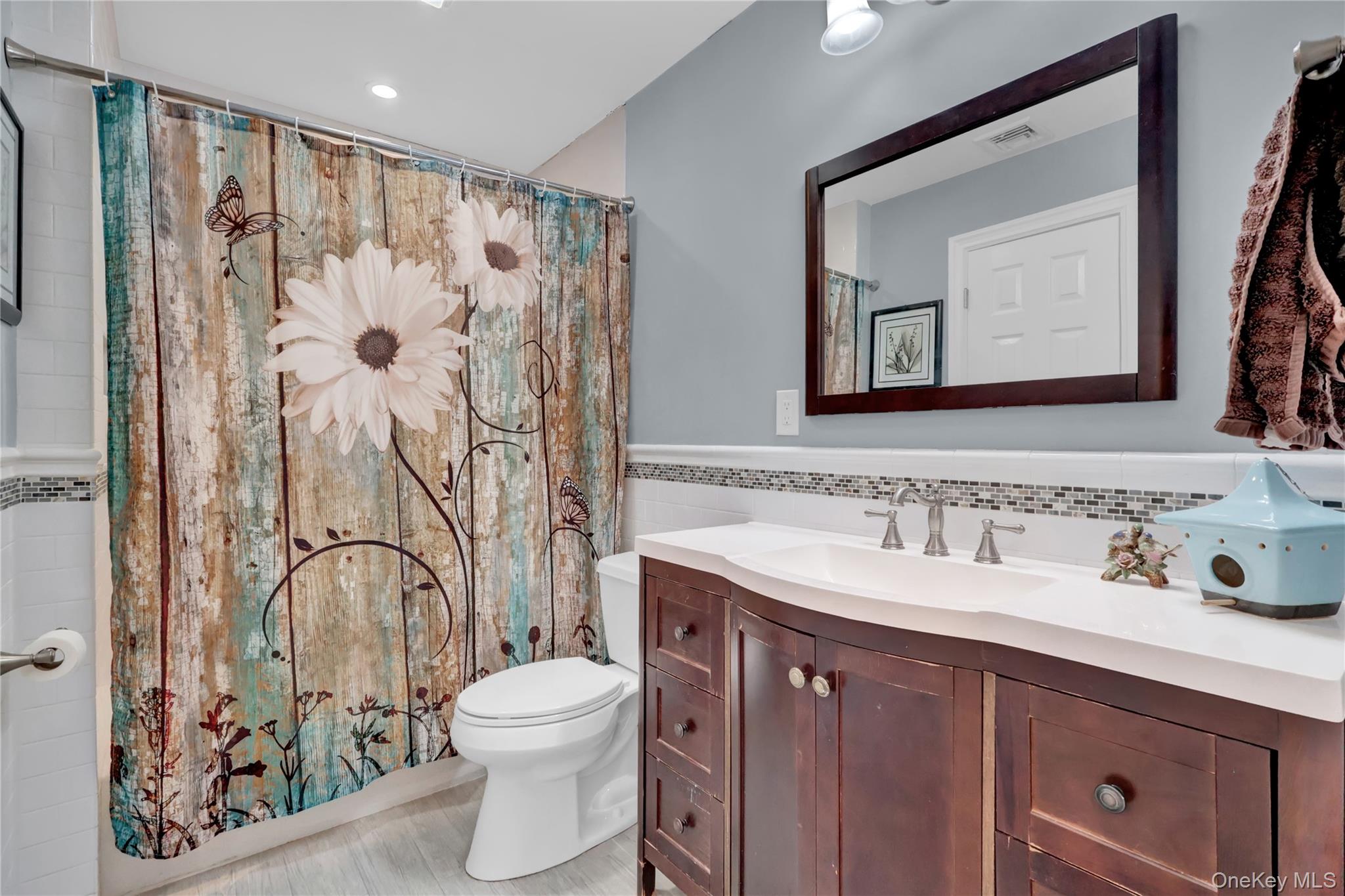 10 Beach Road, Massapequa, NY 11758