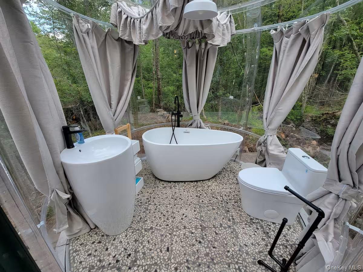 9 Brophy Road, Hurleyville, NY 12747