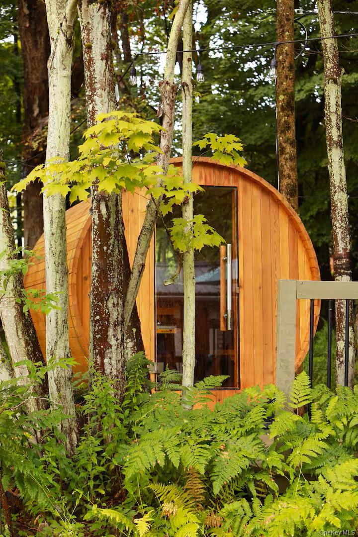 9 Brophy Road, Hurleyville, NY 12747