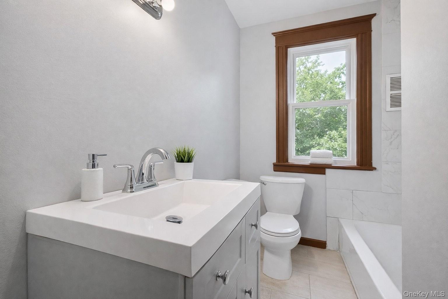 148 Winnikee Avenue # 2, Poughkeepsie, NY 12601