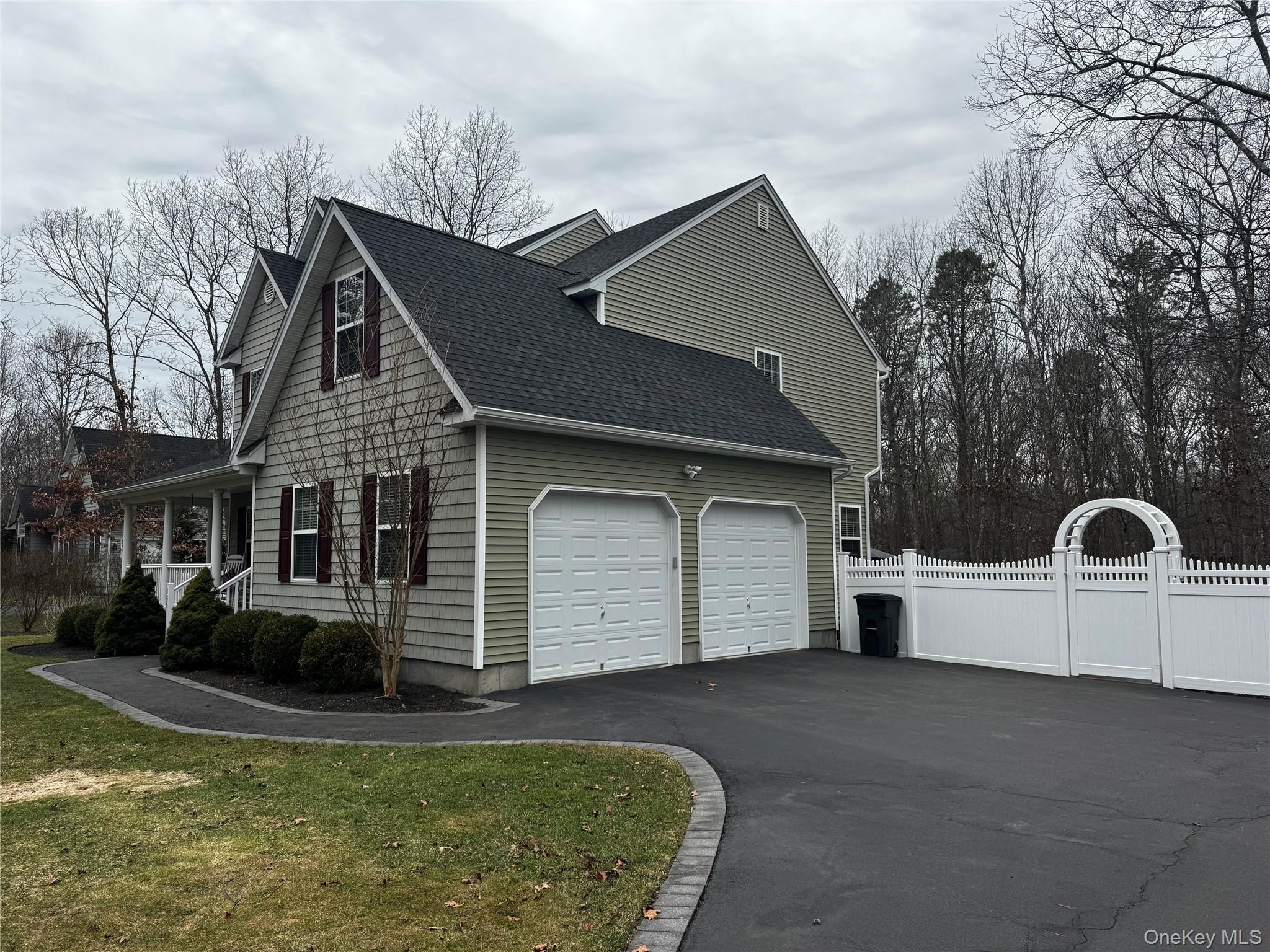 186 Bernstein Boulevard, Center Moriches, NY 11934