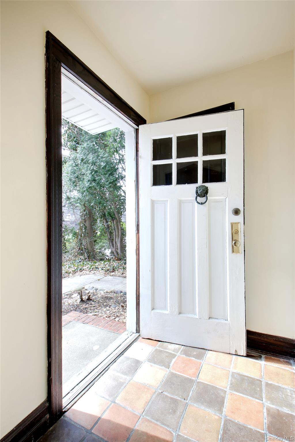 1613 Northern Boulevard, Roslyn, NY 11576