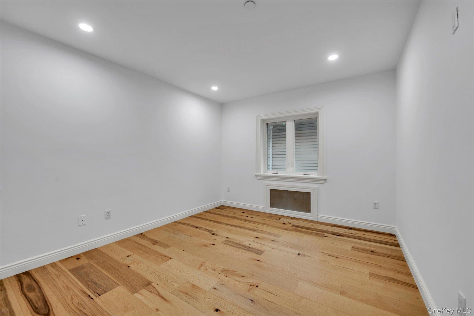 717 College Place, College Point, NY 11356