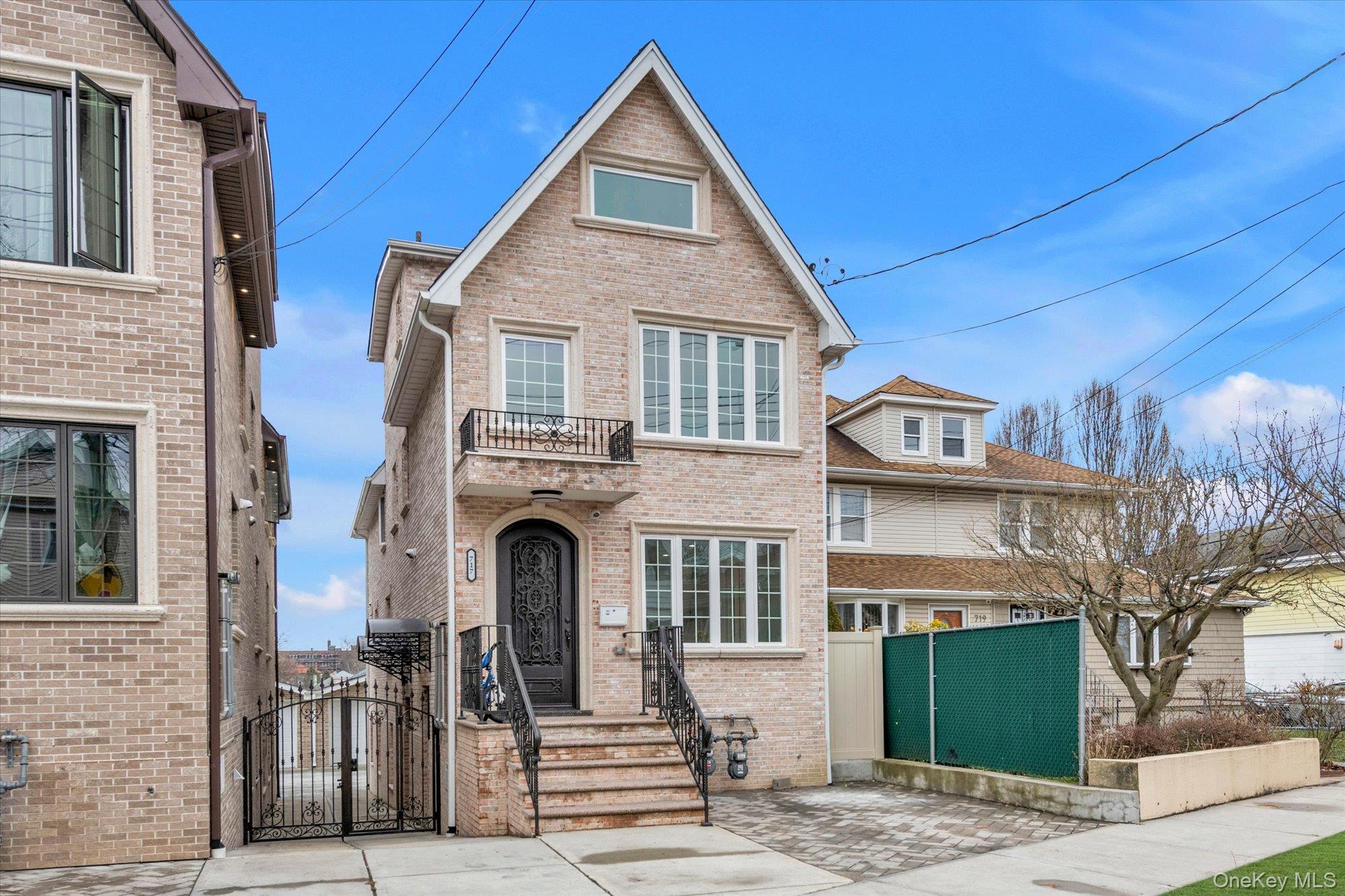 717 College Place, College Point, NY 11356