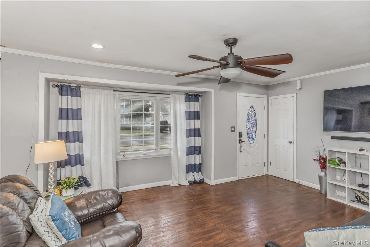 86 Oceanview Avenue, Valley Stream, NY 11581