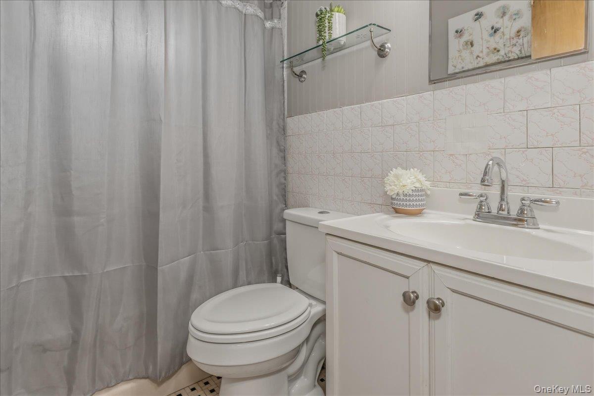 86 Oceanview Avenue, Valley Stream, NY 11581