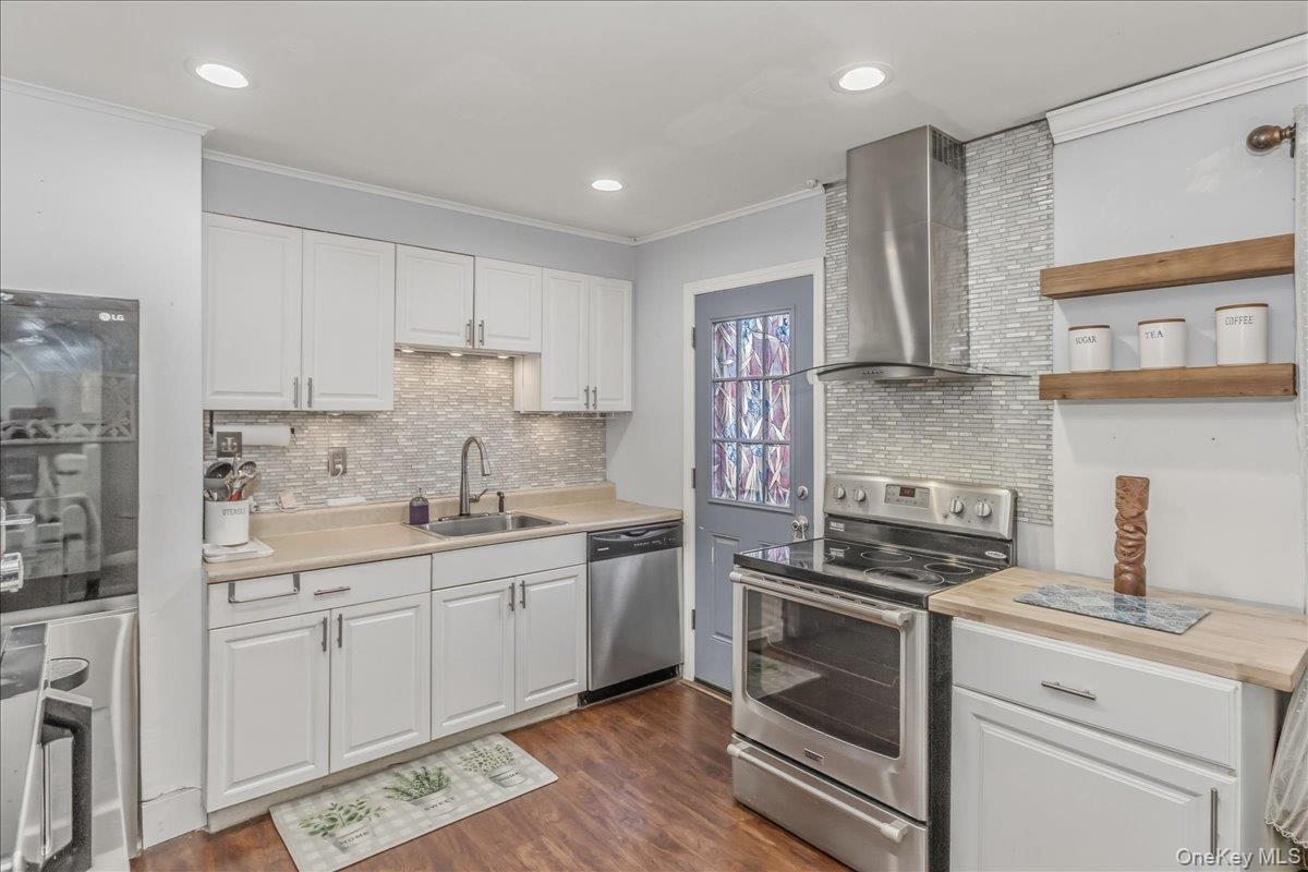 86 Oceanview Avenue, Valley Stream, NY 11581