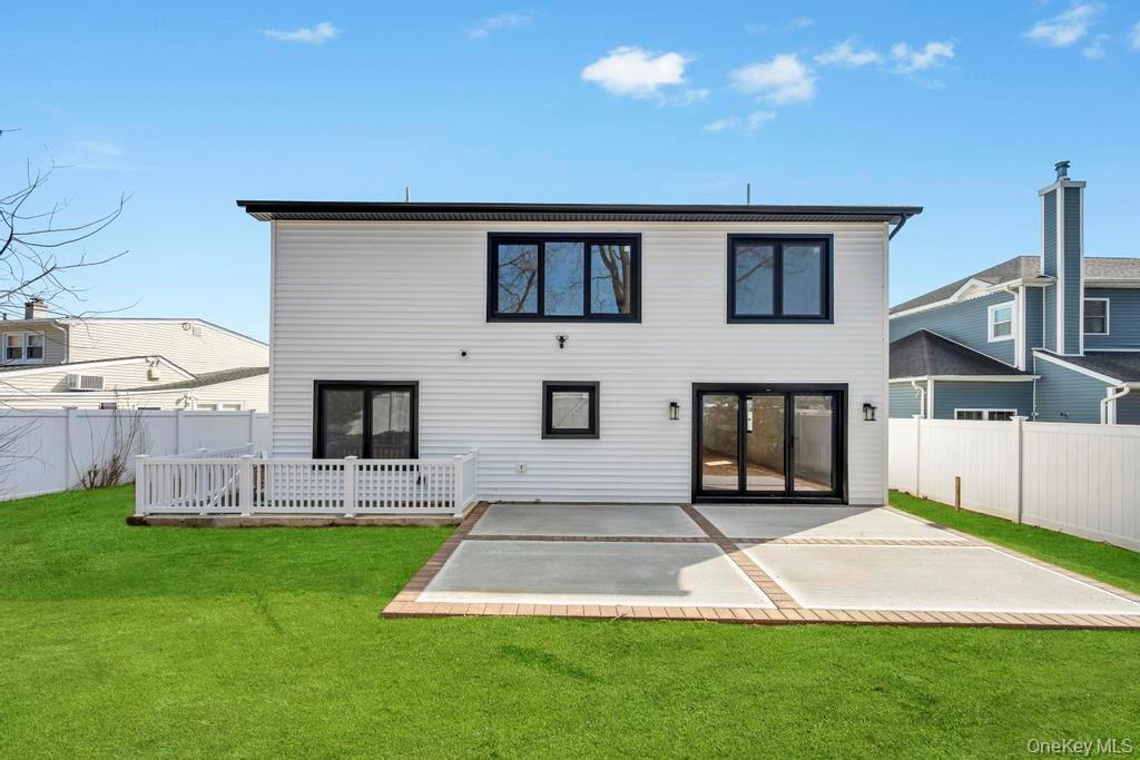 26 Fieldstone Drive, Syosset, NY 11791