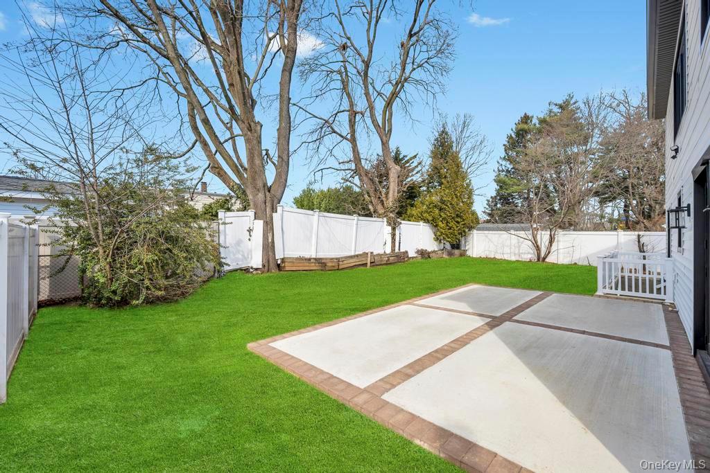 26 Fieldstone Drive, Syosset, NY 11791