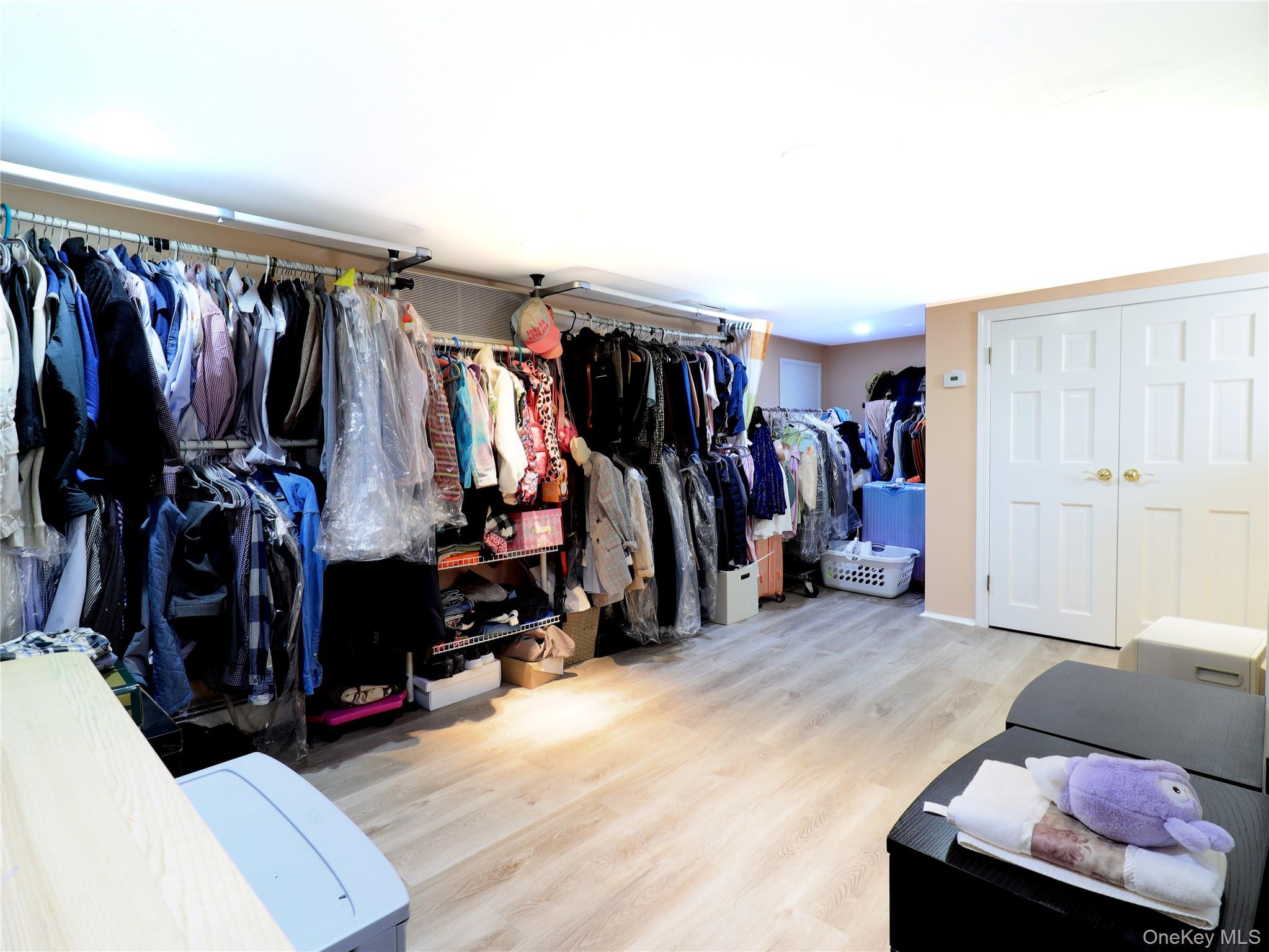 6 Morris Lane, Great Neck, NY 11024