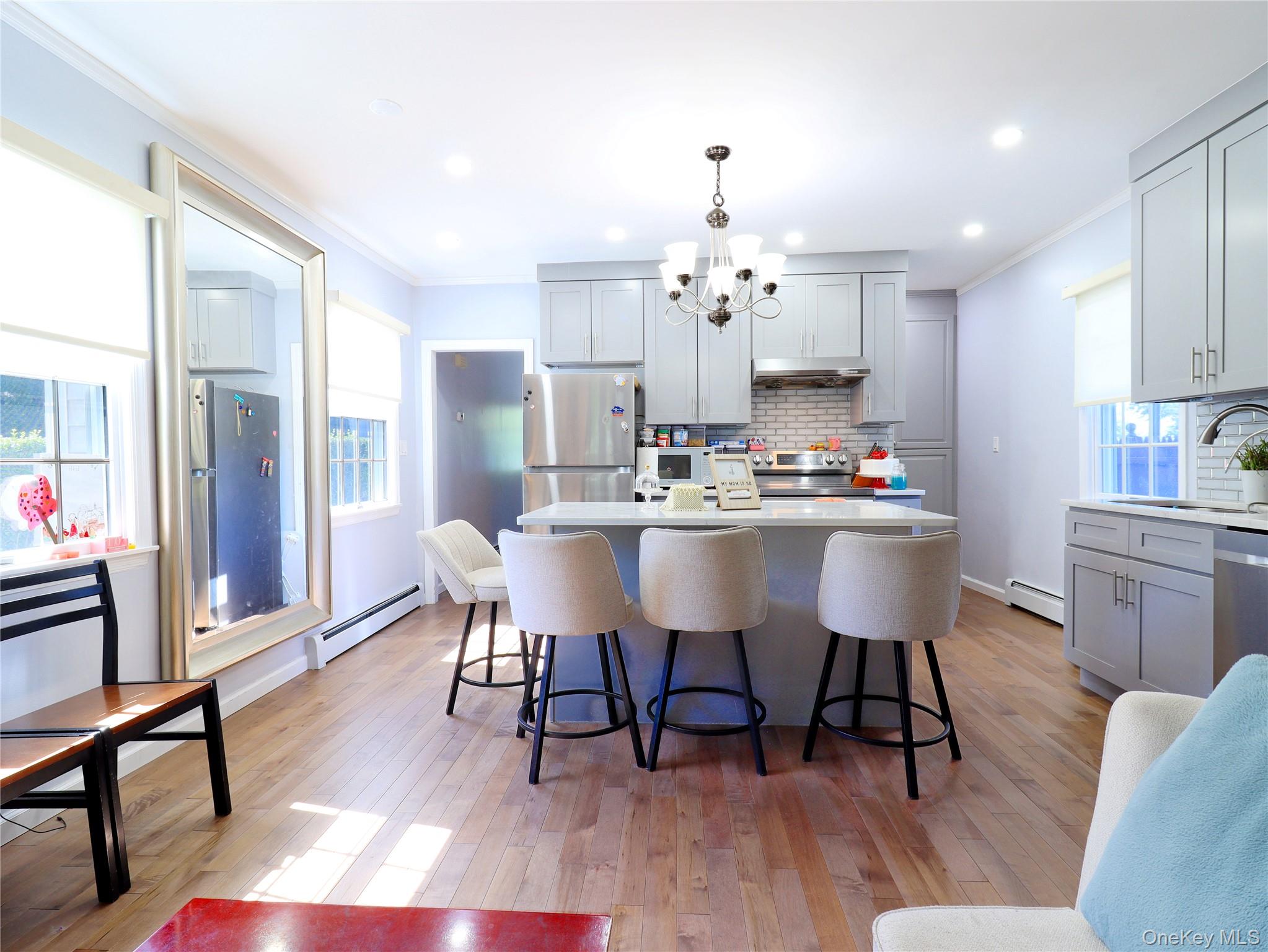 6 Morris Lane, Great Neck, NY 11024