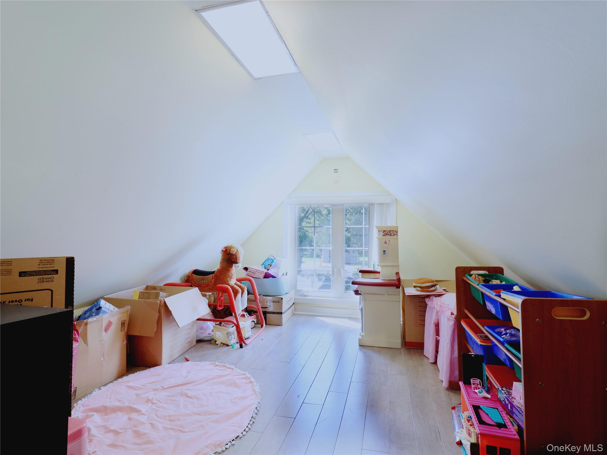 6 Morris Lane, Great Neck, NY 11024