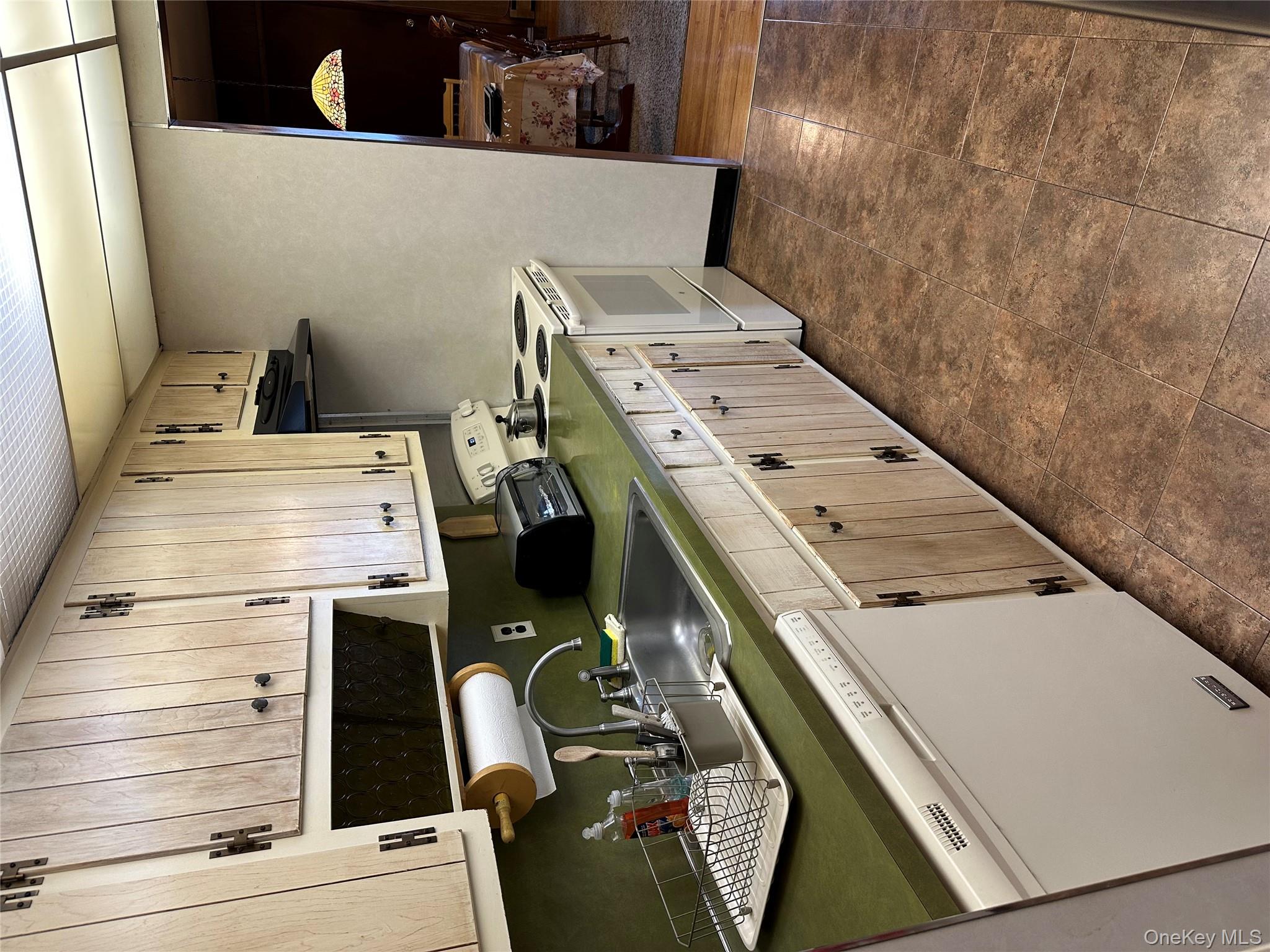 1009 Park Lane N, Franklin Square, NY 11010