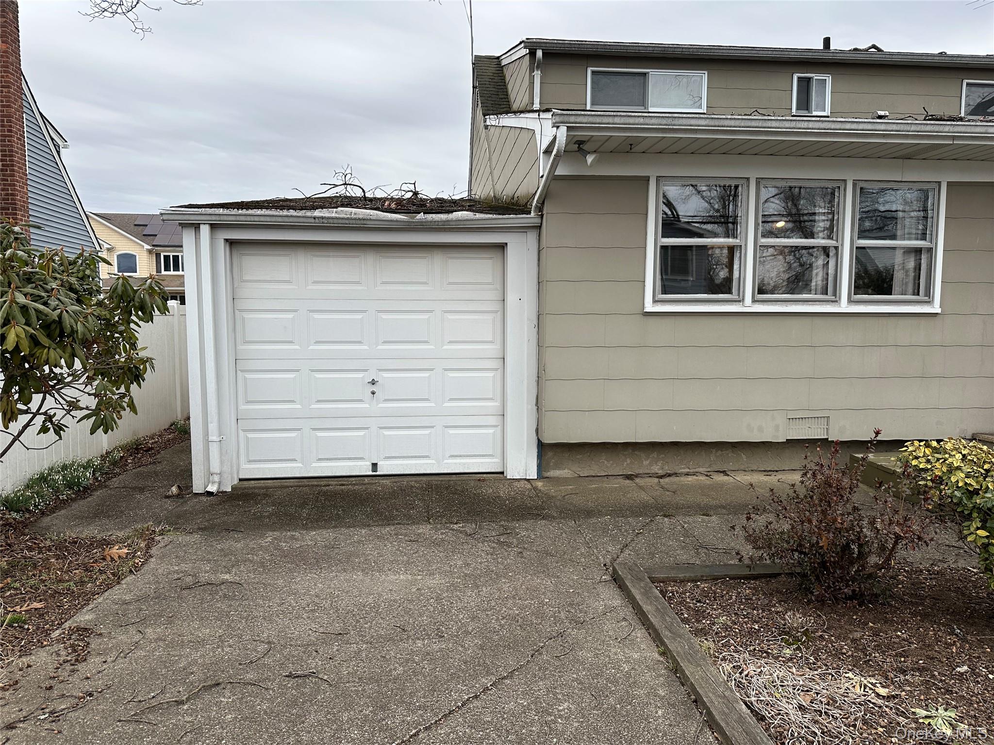 1009 Park Lane N, Franklin Square, NY 11010