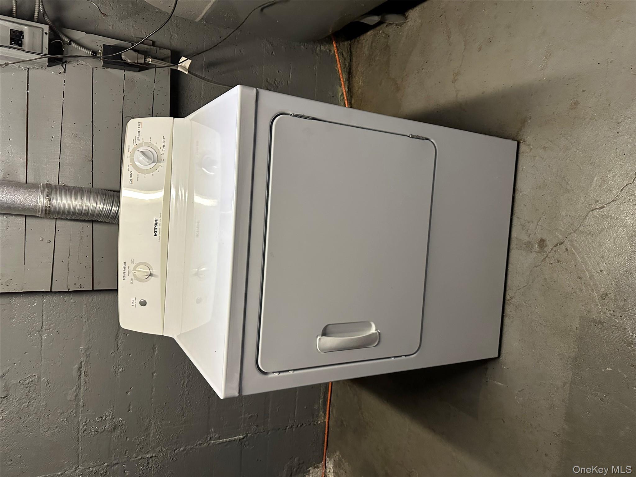 1009 Park Lane N, Franklin Square, NY 11010