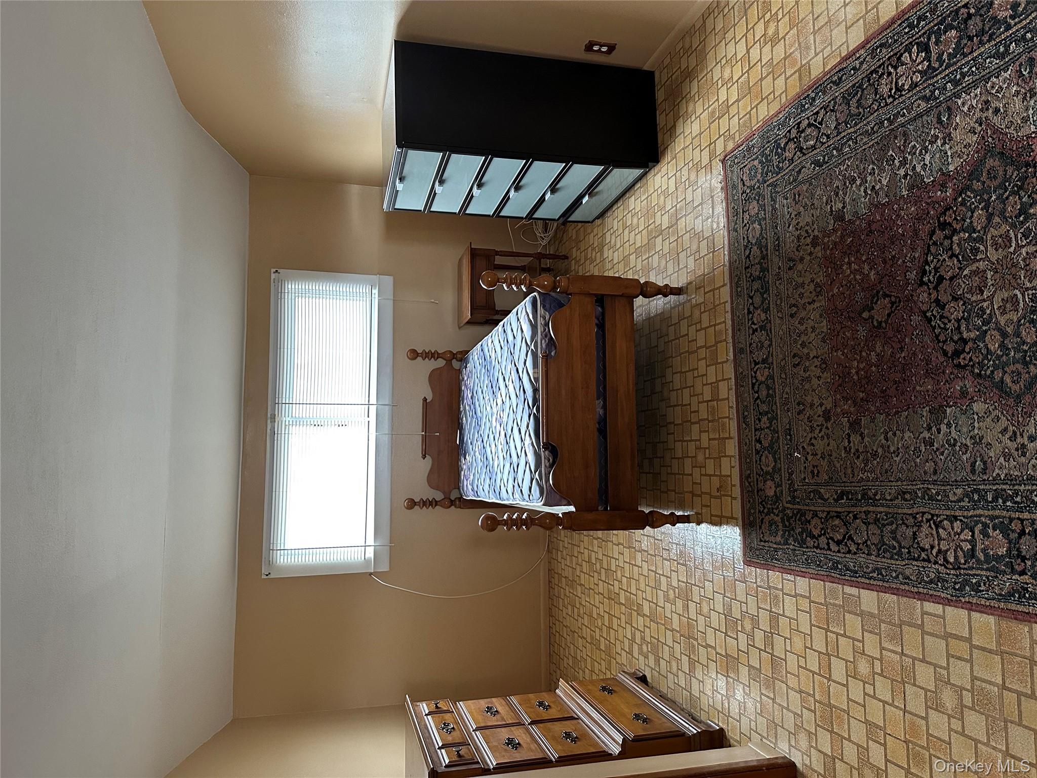 1009 Park Lane N, Franklin Square, NY 11010