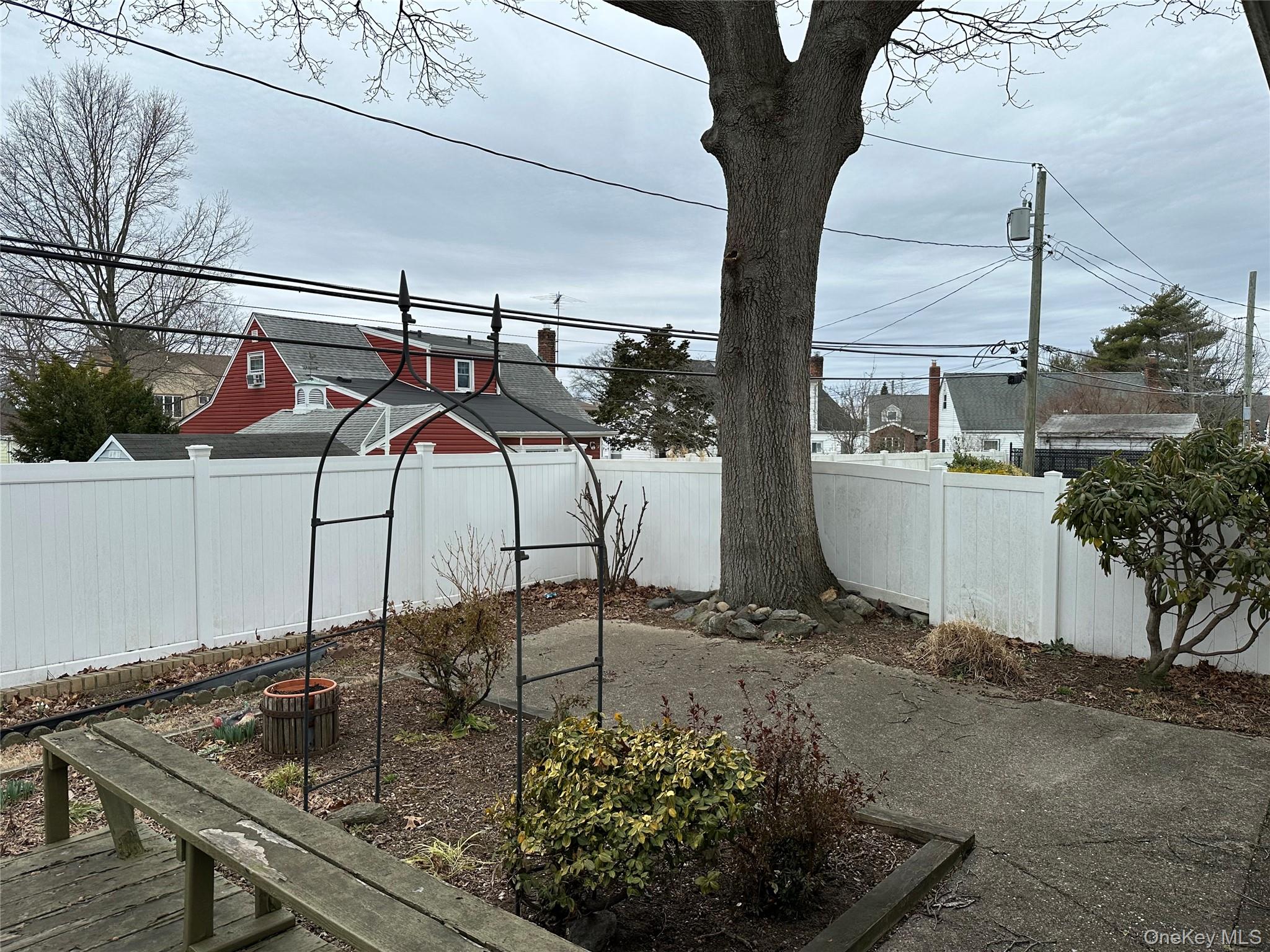 1009 Park Lane N, Franklin Square, NY 11010