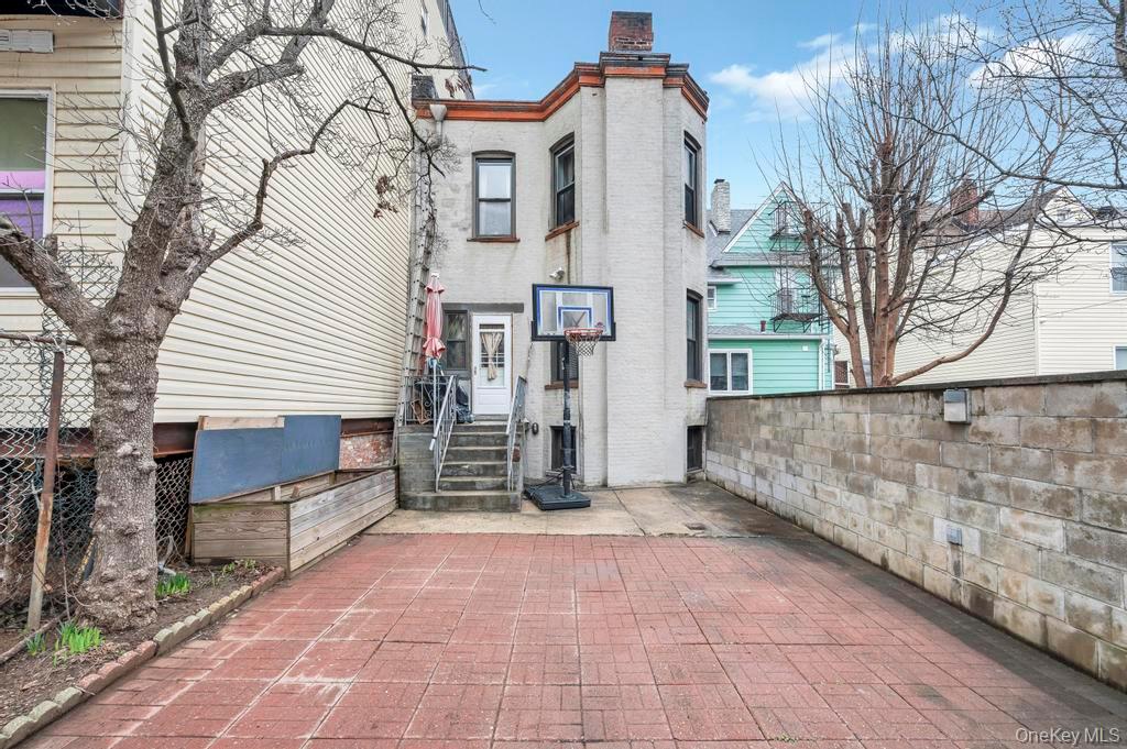 634 E 3rd Street, Brooklyn, NY 11218