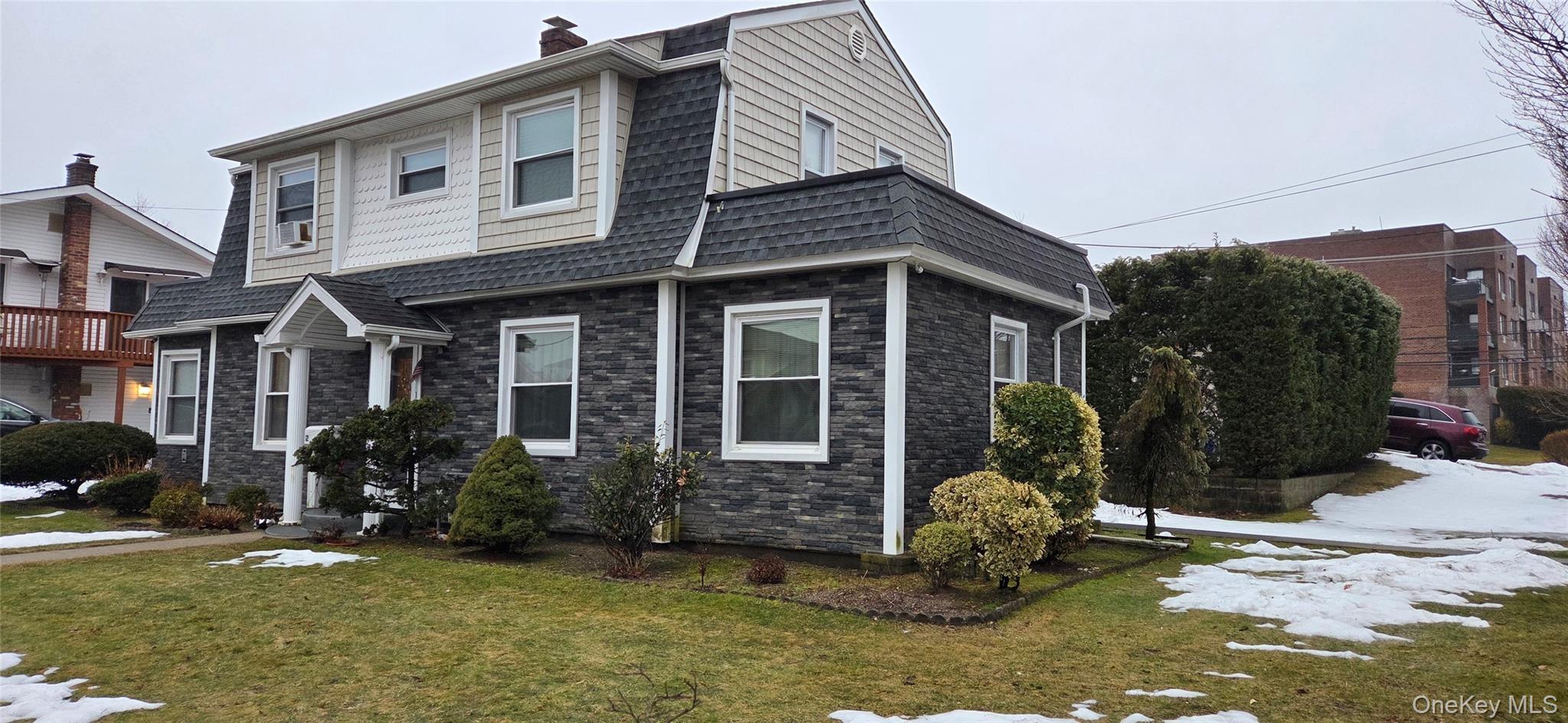 2 Sportsmans Avenue, Freeport, NY 11520