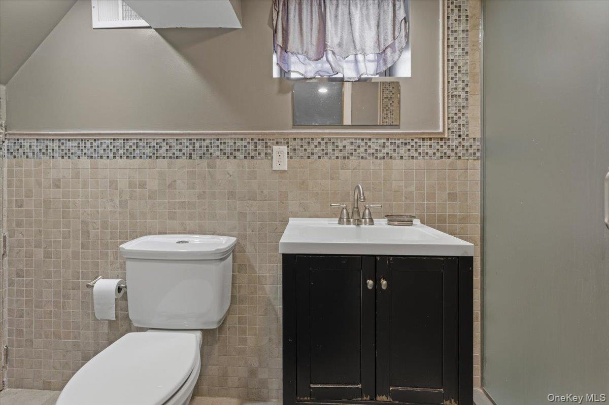 7535 60th Place, Glendale, NY 11385