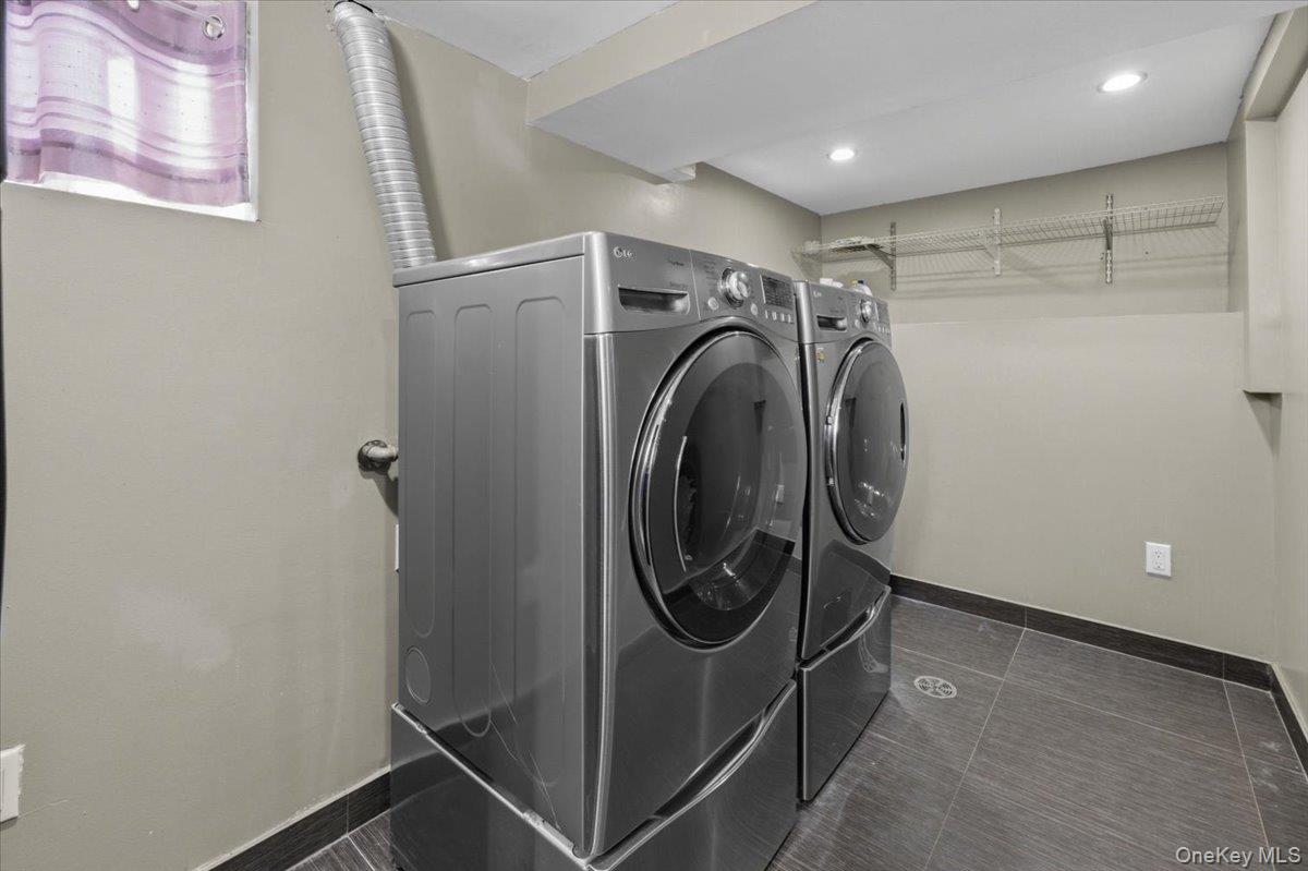 7535 60th Place, Glendale, NY 11385