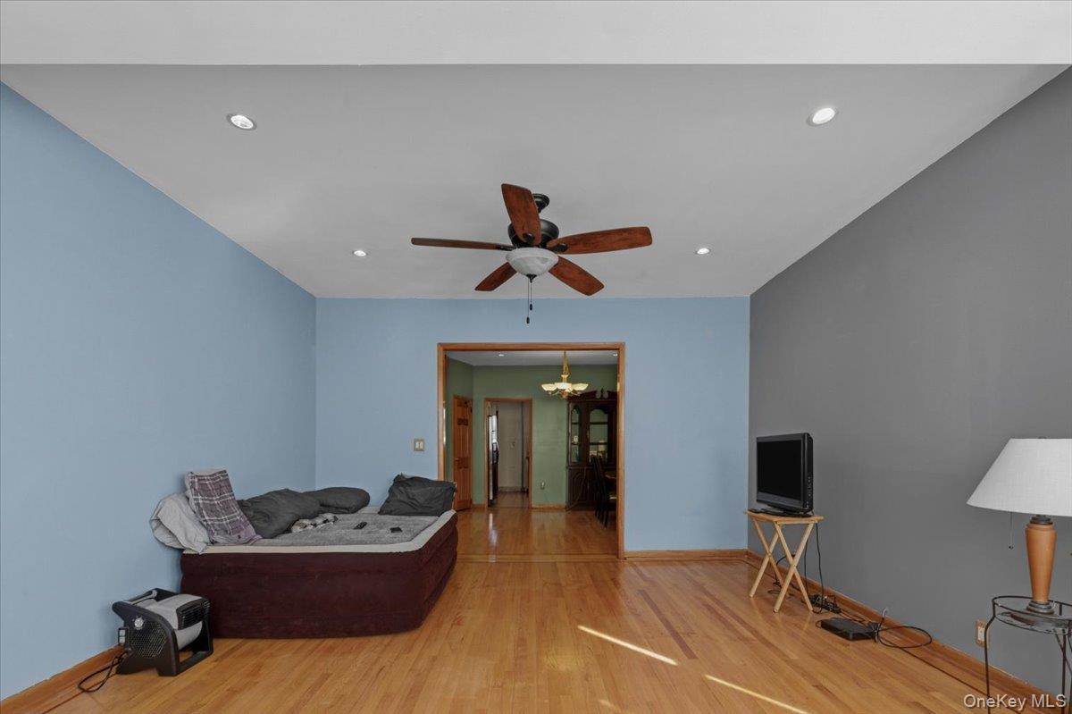 7535 60th Place, Glendale, NY 11385