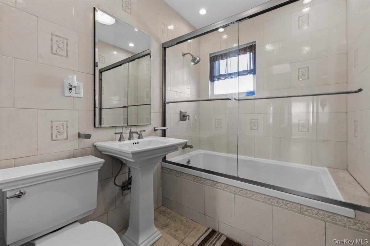 7535 60th Place, Glendale, NY 11385