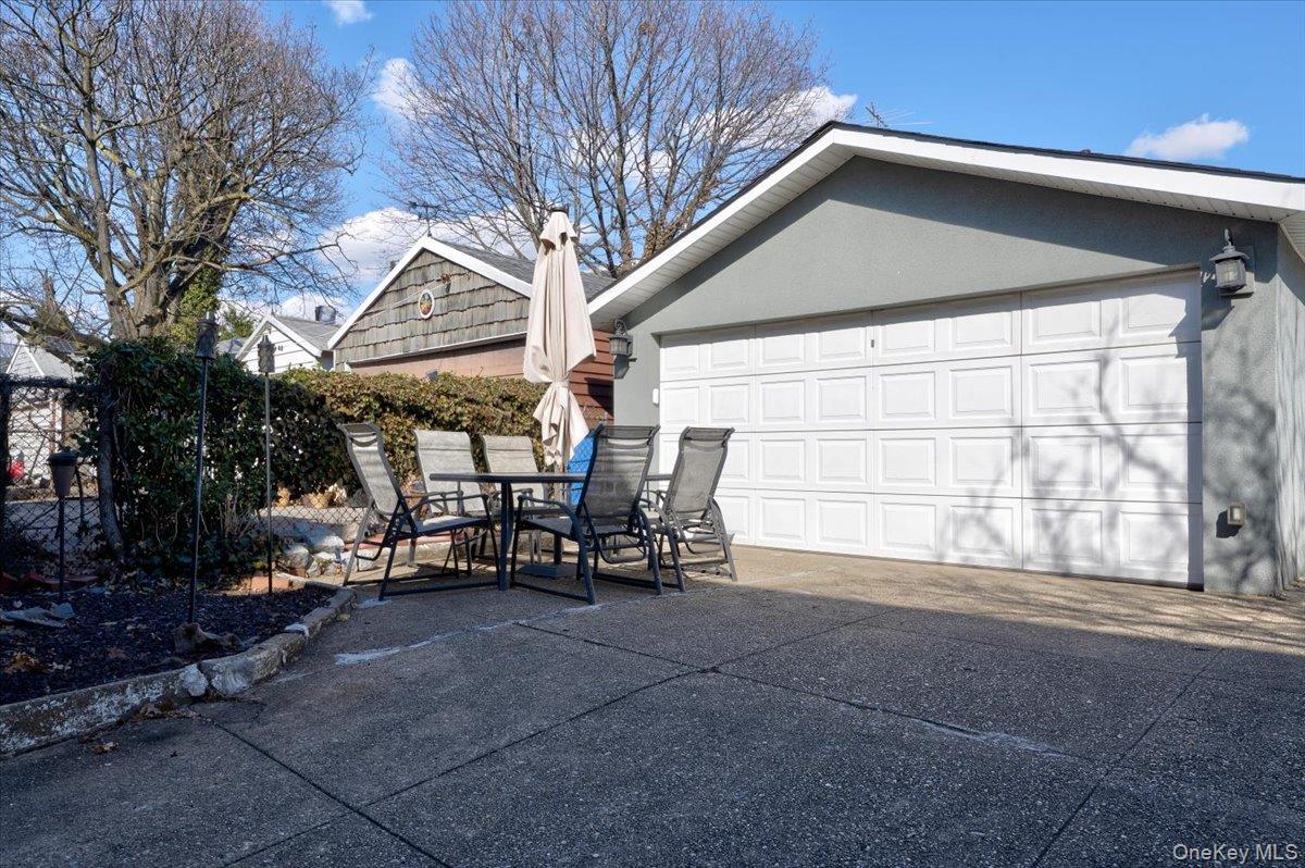 7535 60th Place, Glendale, NY 11385