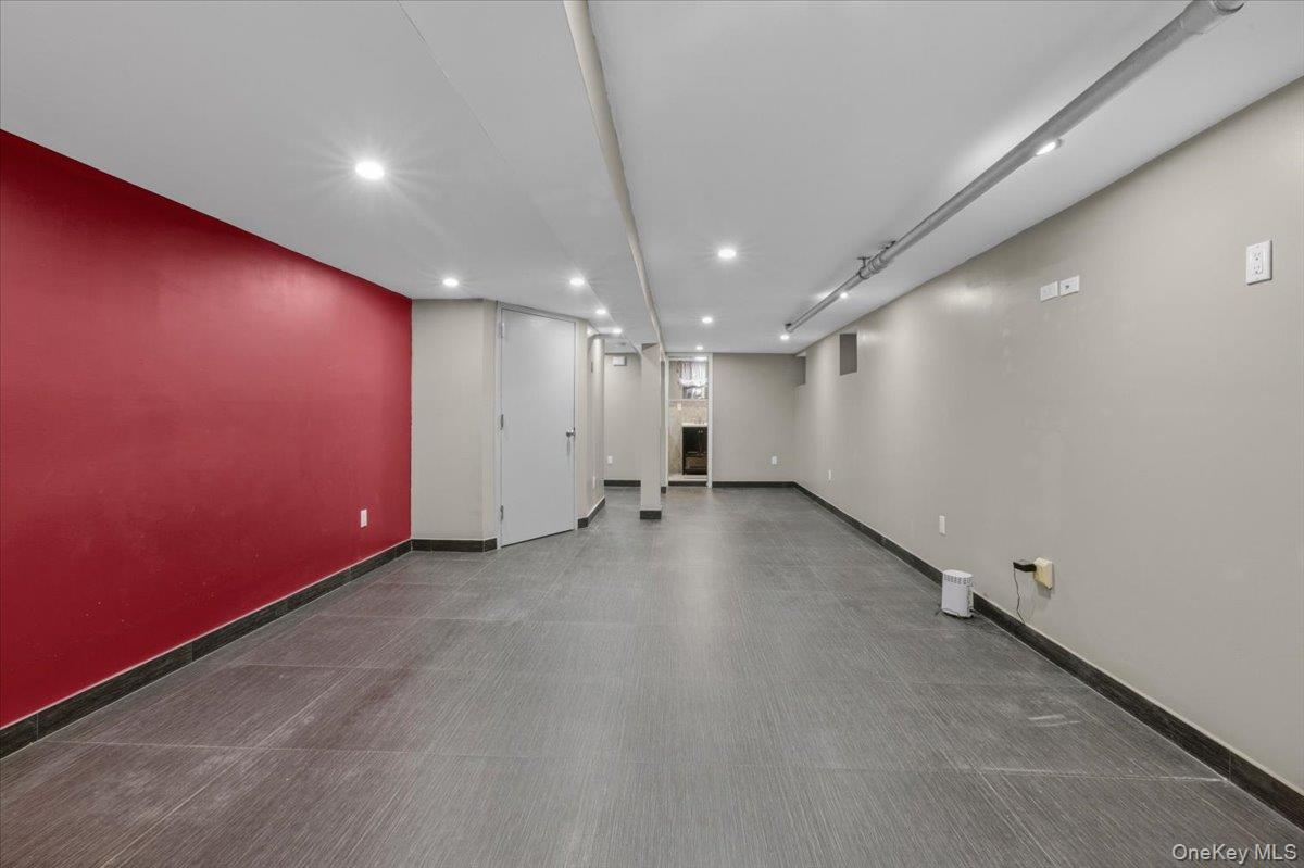 7535 60th Place, Glendale, NY 11385