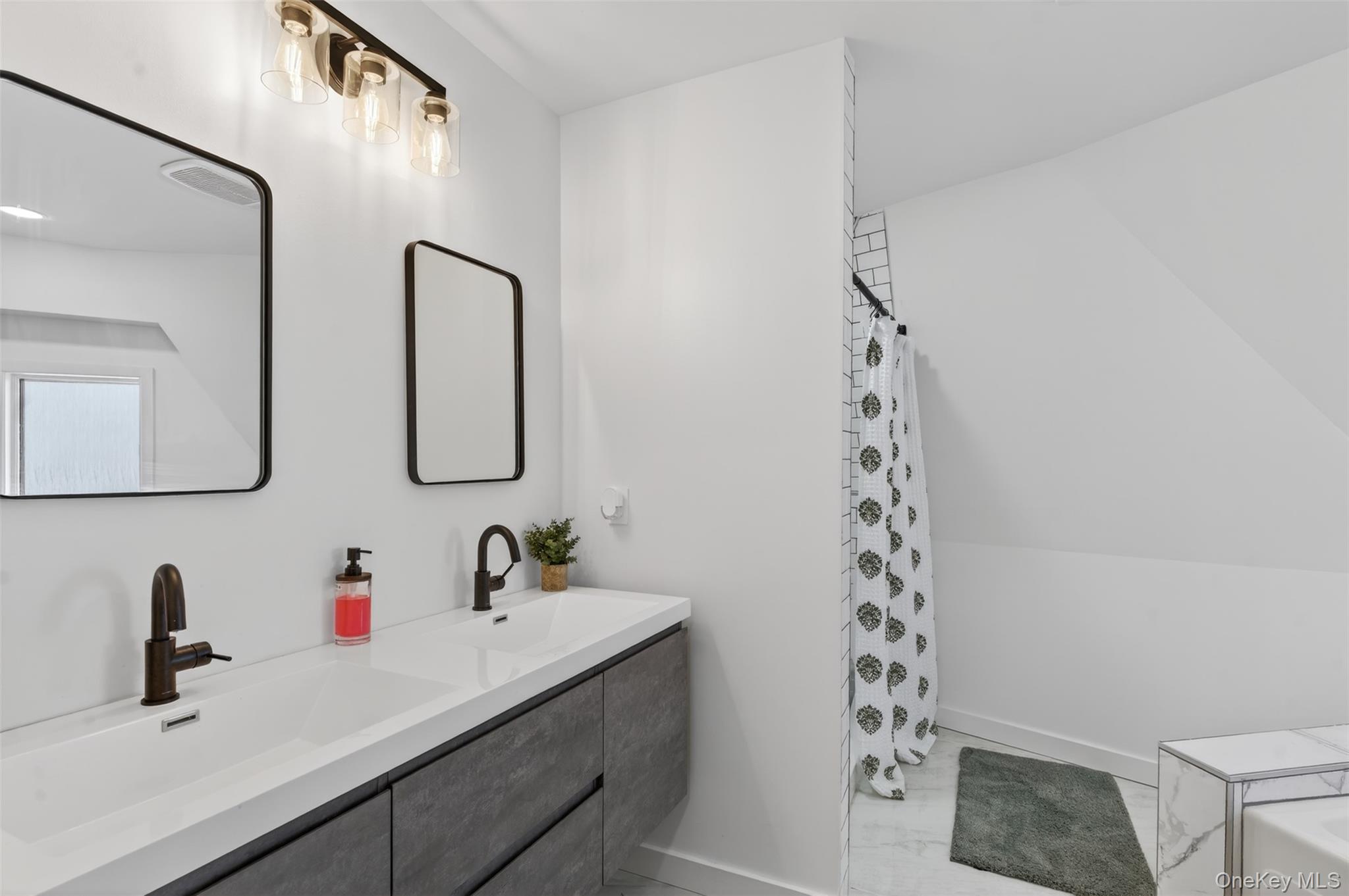 106 Post Road, Slate Hill, NY 10973