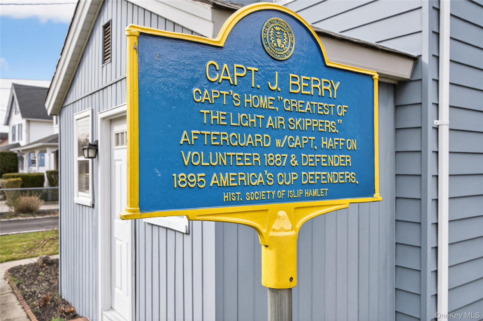 46 Monell Avenue, Islip, NY 11751