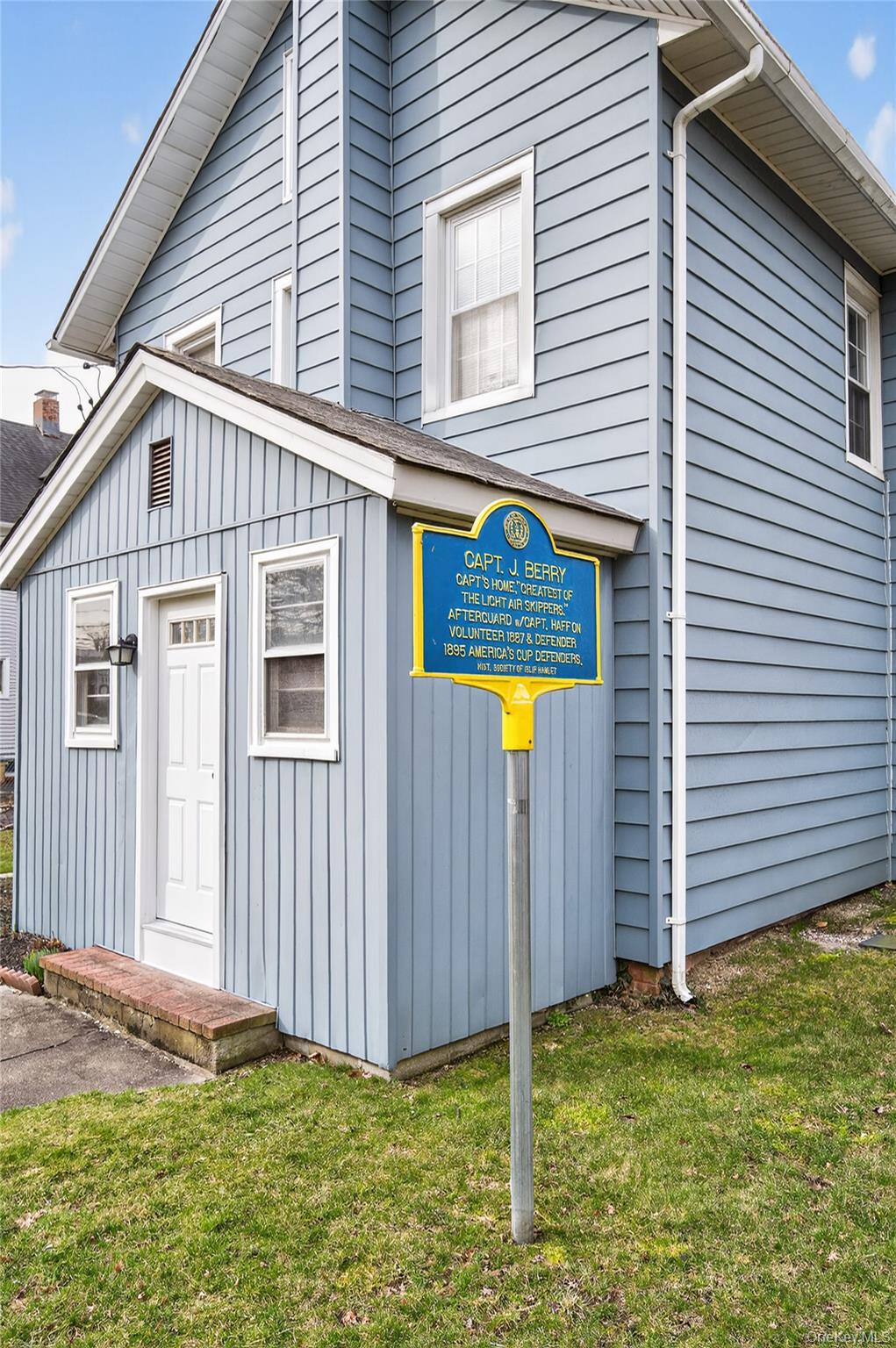 46 Monell Avenue, Islip, NY 11751