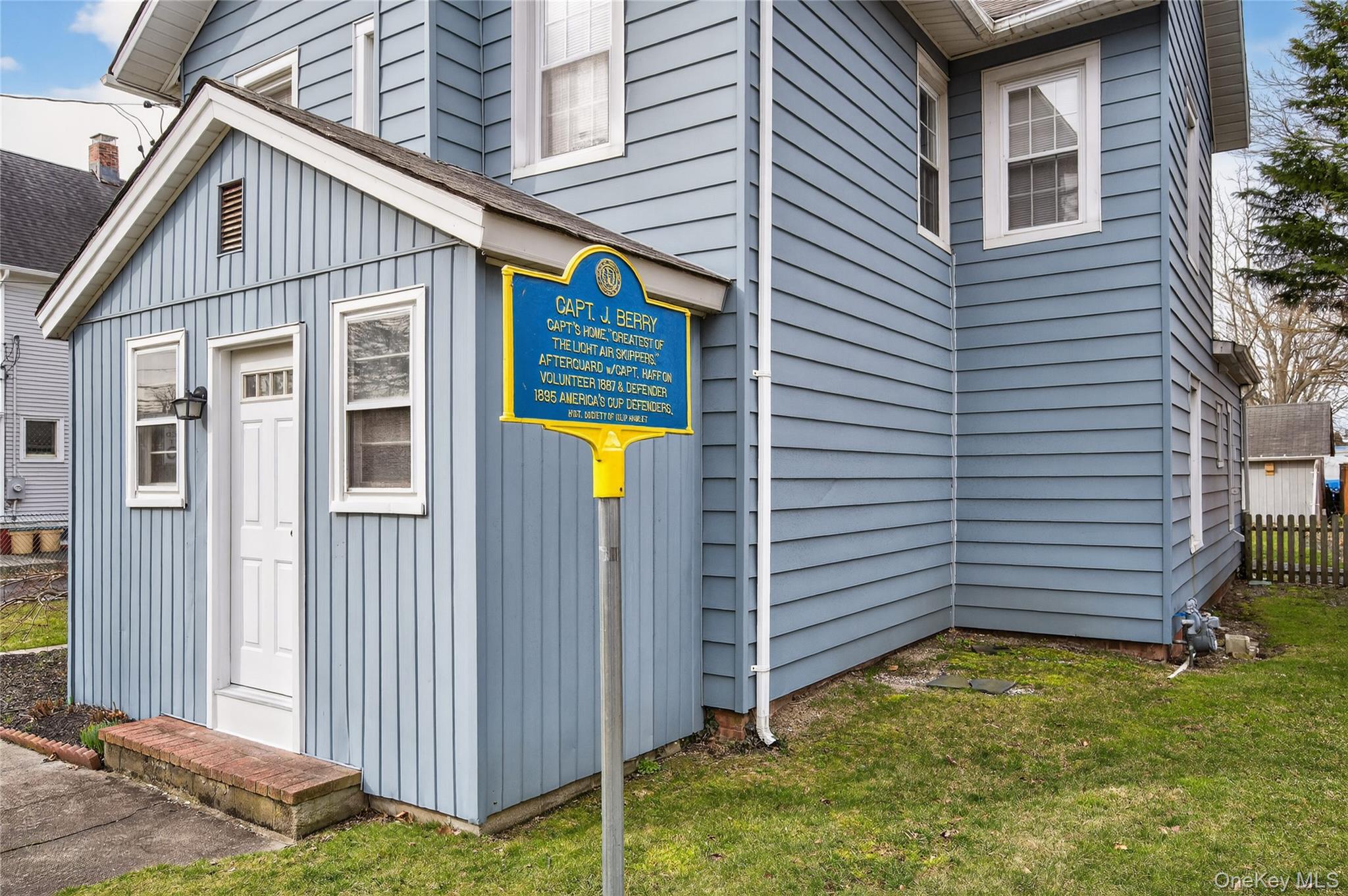 46 Monell Avenue, Islip, NY 11751