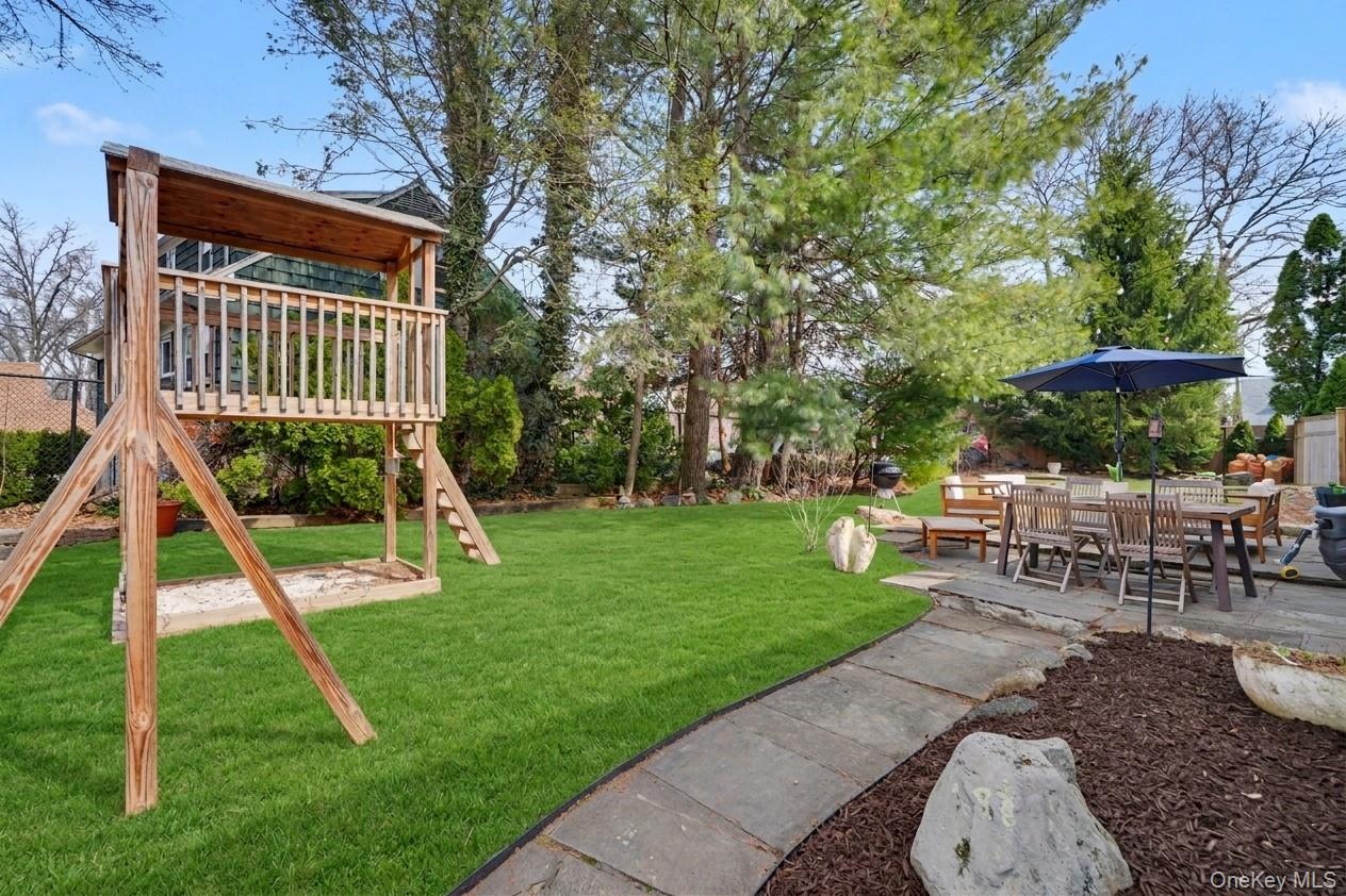 1304 Birch Hill Lane, Mamaroneck, NY 10543