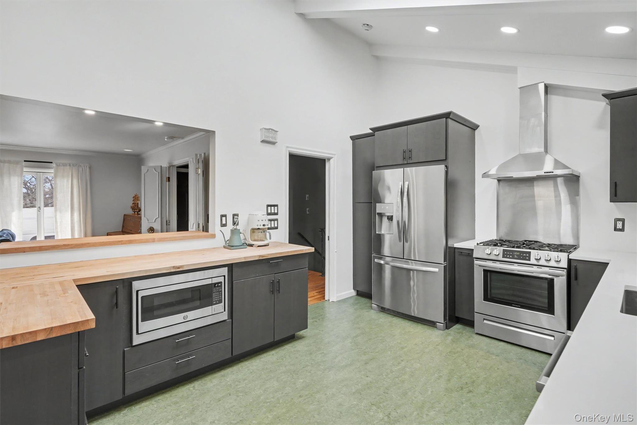 1304 Birch Hill Lane, Mamaroneck, NY 10543