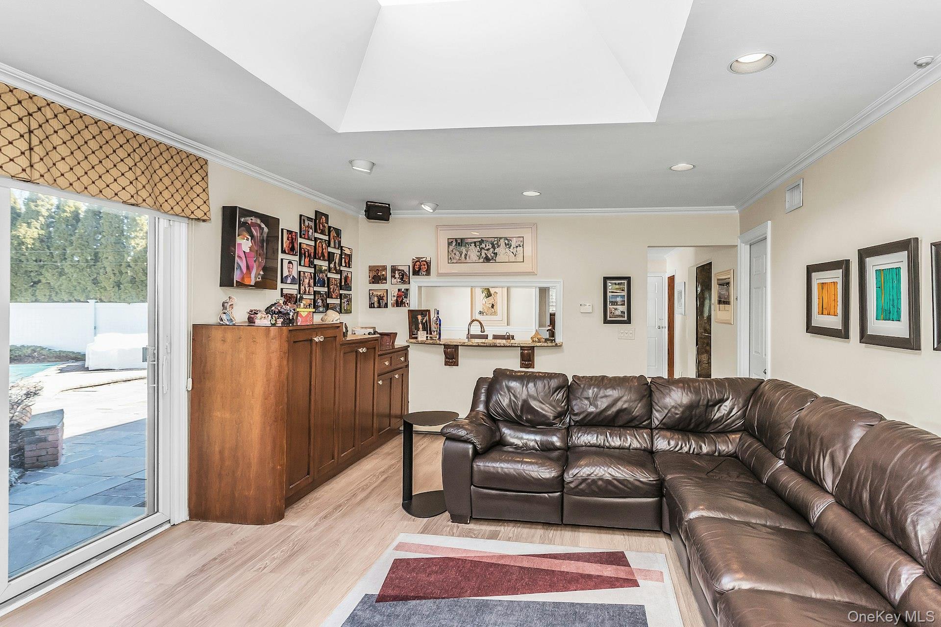 5 Jan Lane, Woodbury, NY 11797