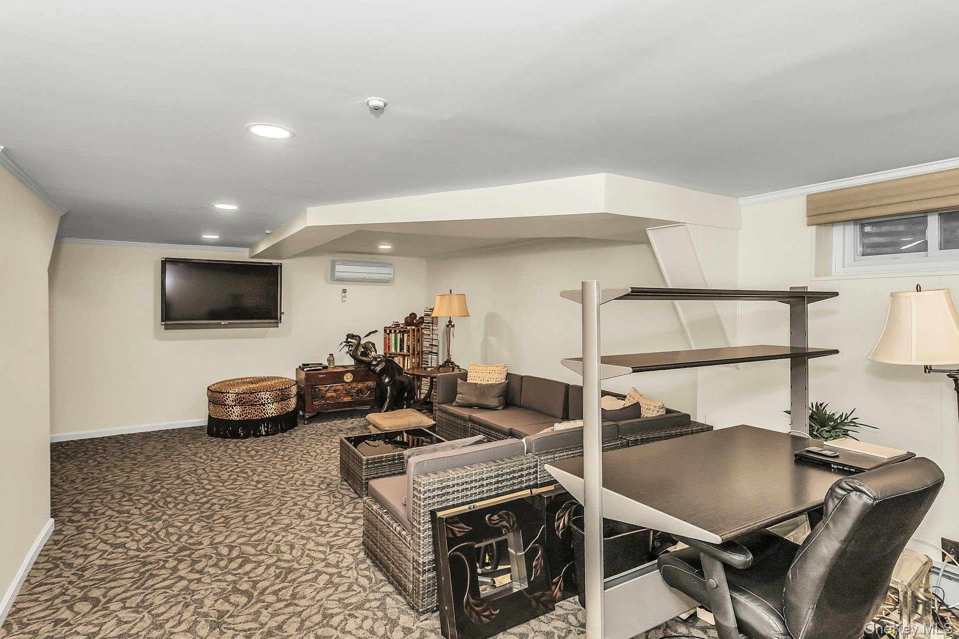 5 Jan Lane, Woodbury, NY 11797