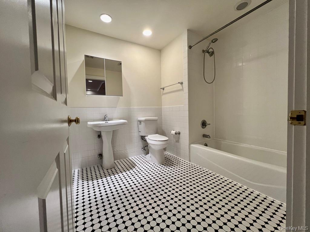 2 E Main Street # 7, Oyster Bay, NY 11771