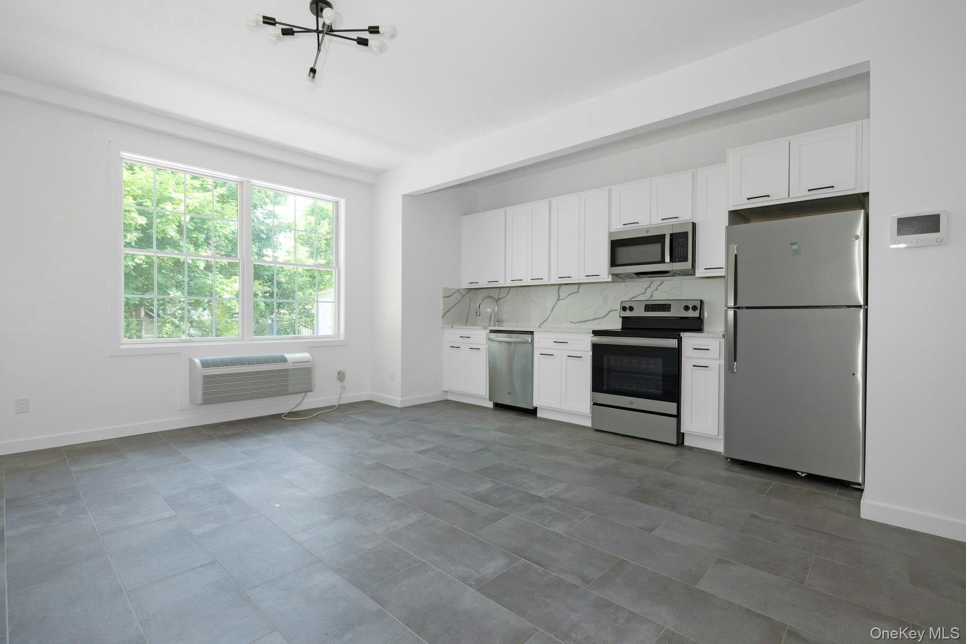 962 S Route 9W # 103, Congers, NY 10920