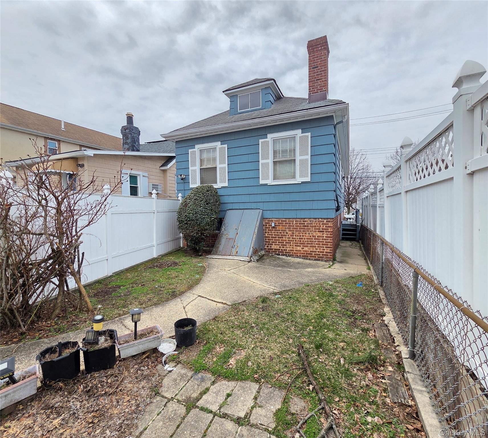 242 Graff Avenue, Bronx, NY 10465