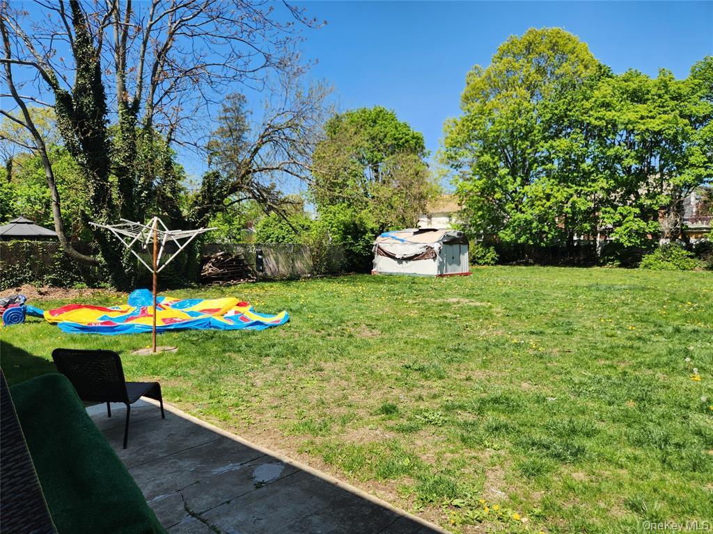 35 Mulford Place, Hempstead, NY 11550