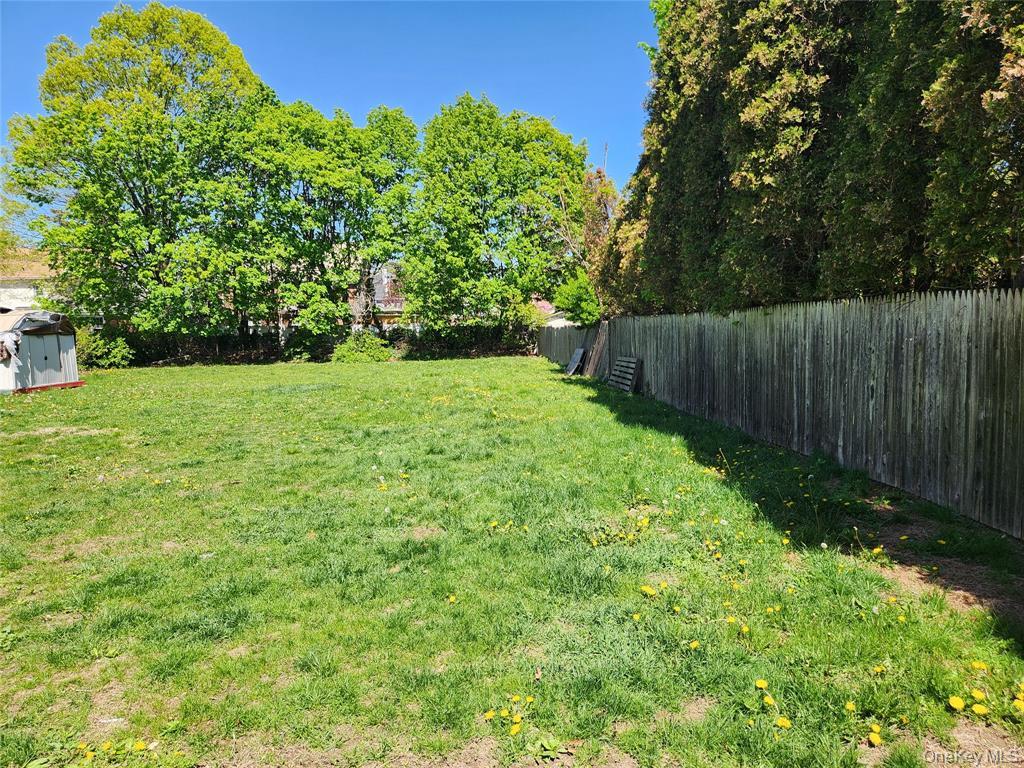 35 Mulford Place, Hempstead, NY 11550