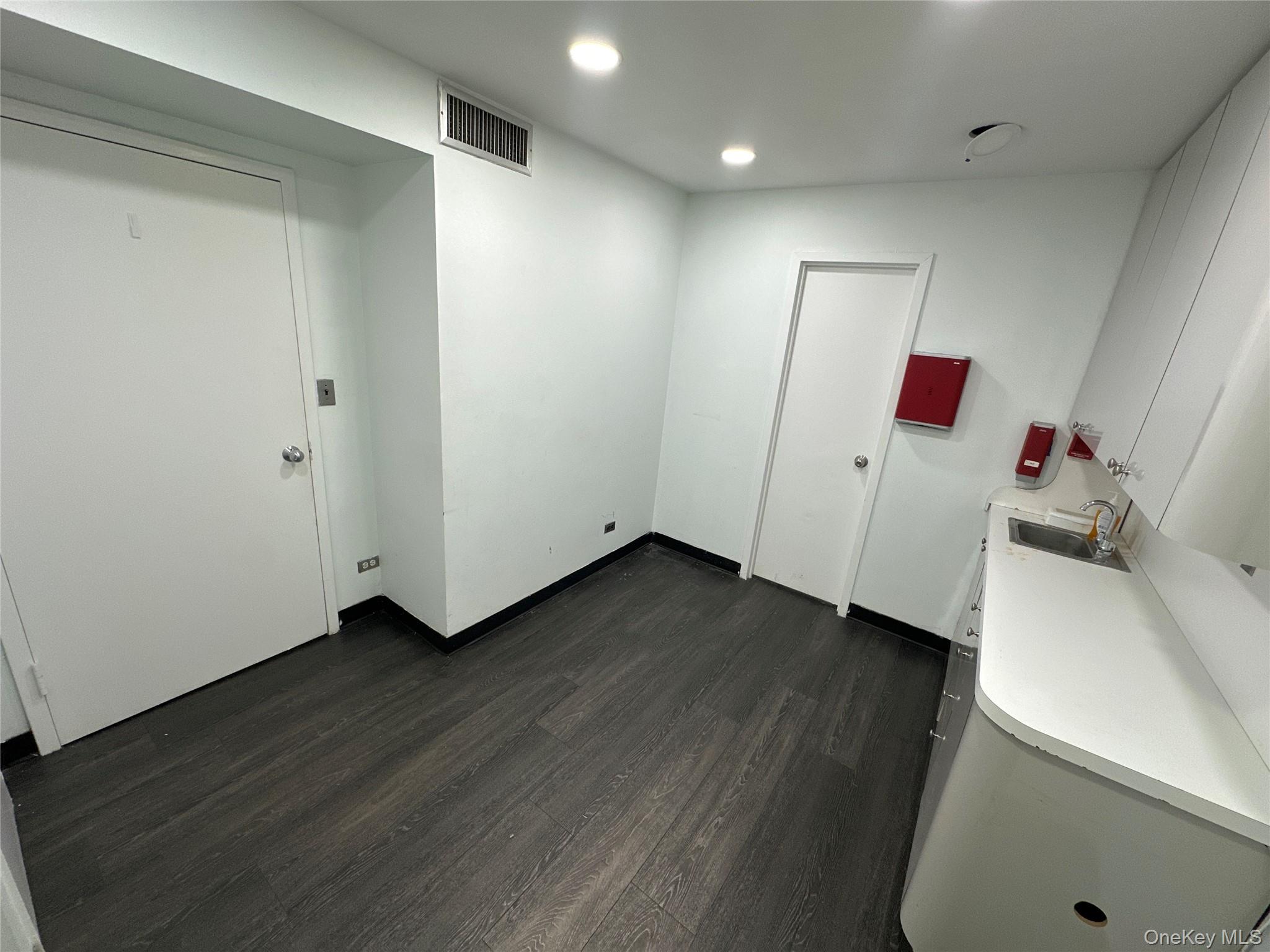 711 Seagirt Avenue # 9, Far Rockaway, NY 11691